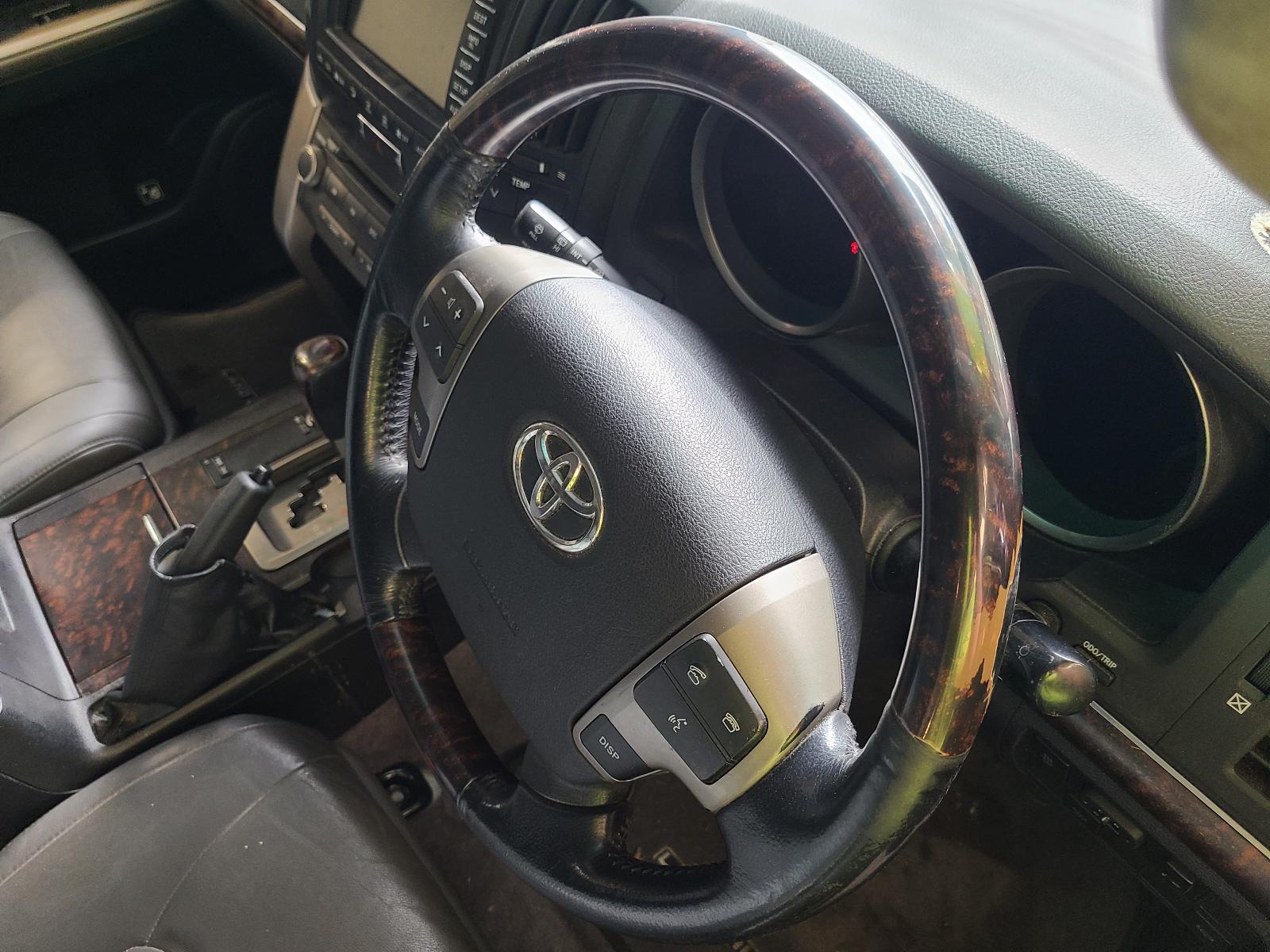 View Toyota Landcruiser 2011  