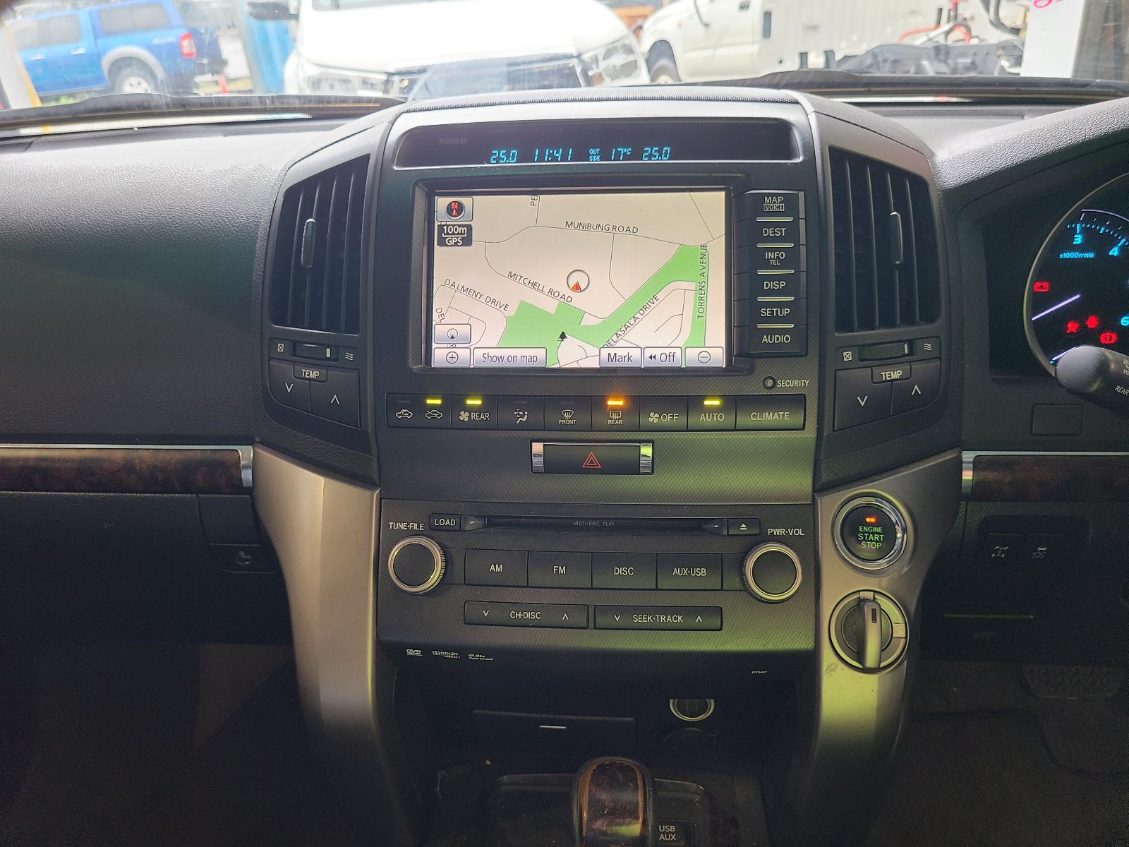 View Toyota Landcruiser 2011  