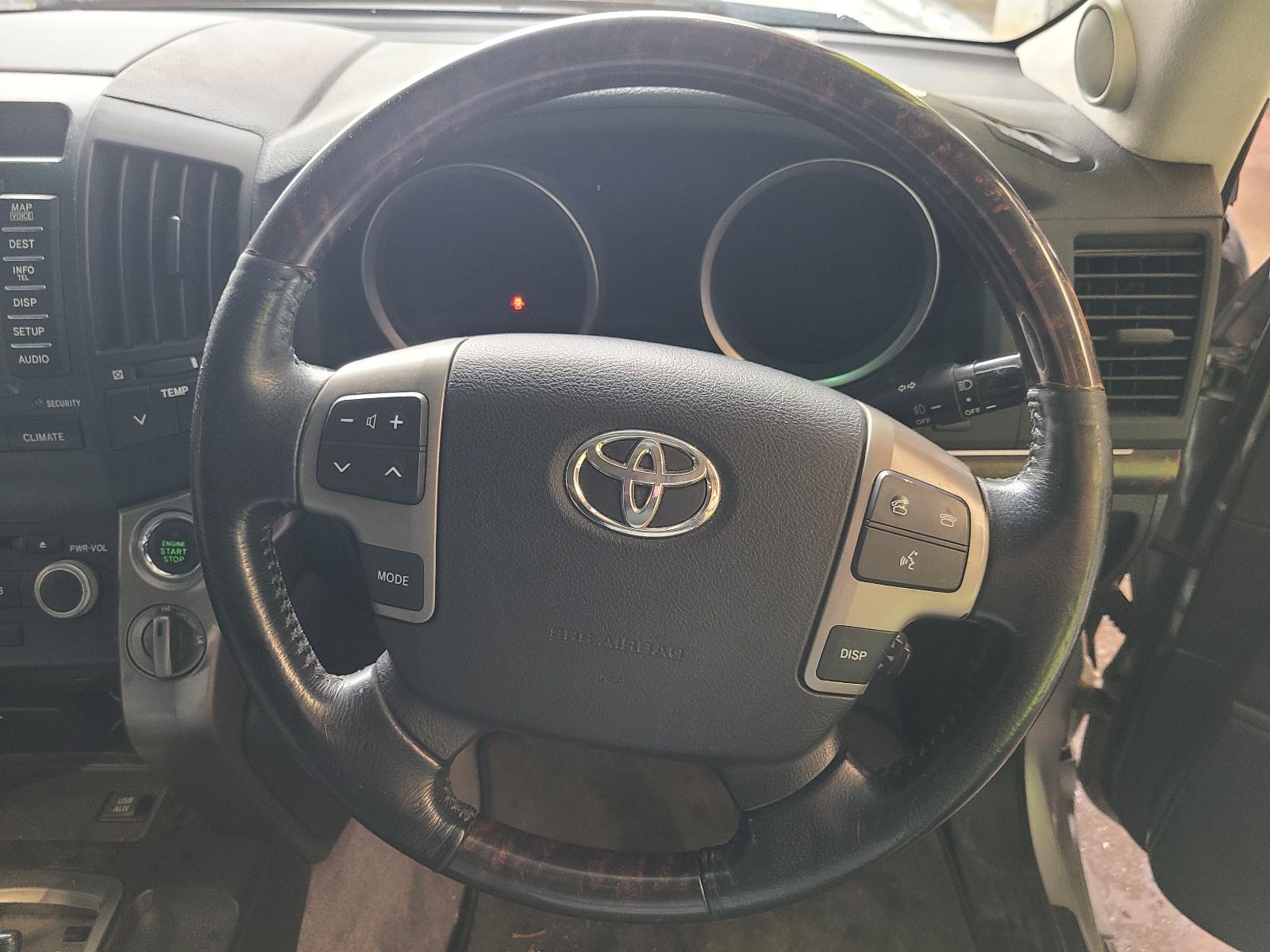 View Toyota Landcruiser 2011  