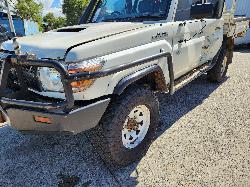 View Toyota Landcruiser 2013