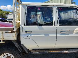 View Toyota Landcruiser 2013