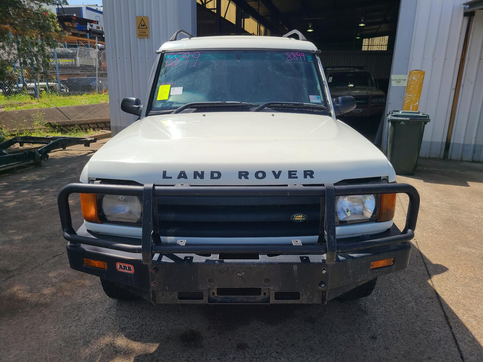 View Land Rover Discovery 2000 4 Door Station Wagon
