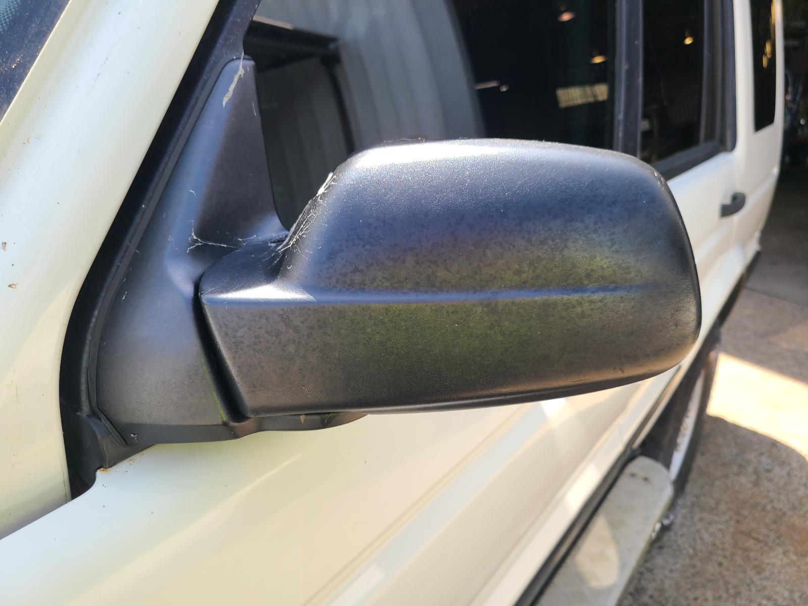 View Land Rover Discovery 2000 4 Door Station Wagon