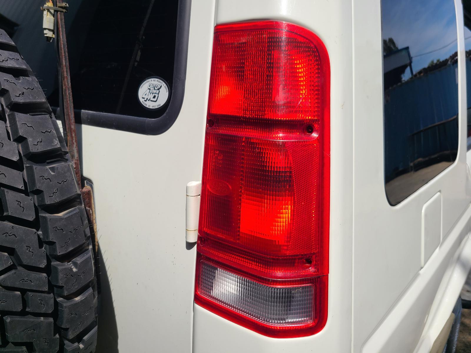View Land Rover Discovery 2000 4 Door Station Wagon