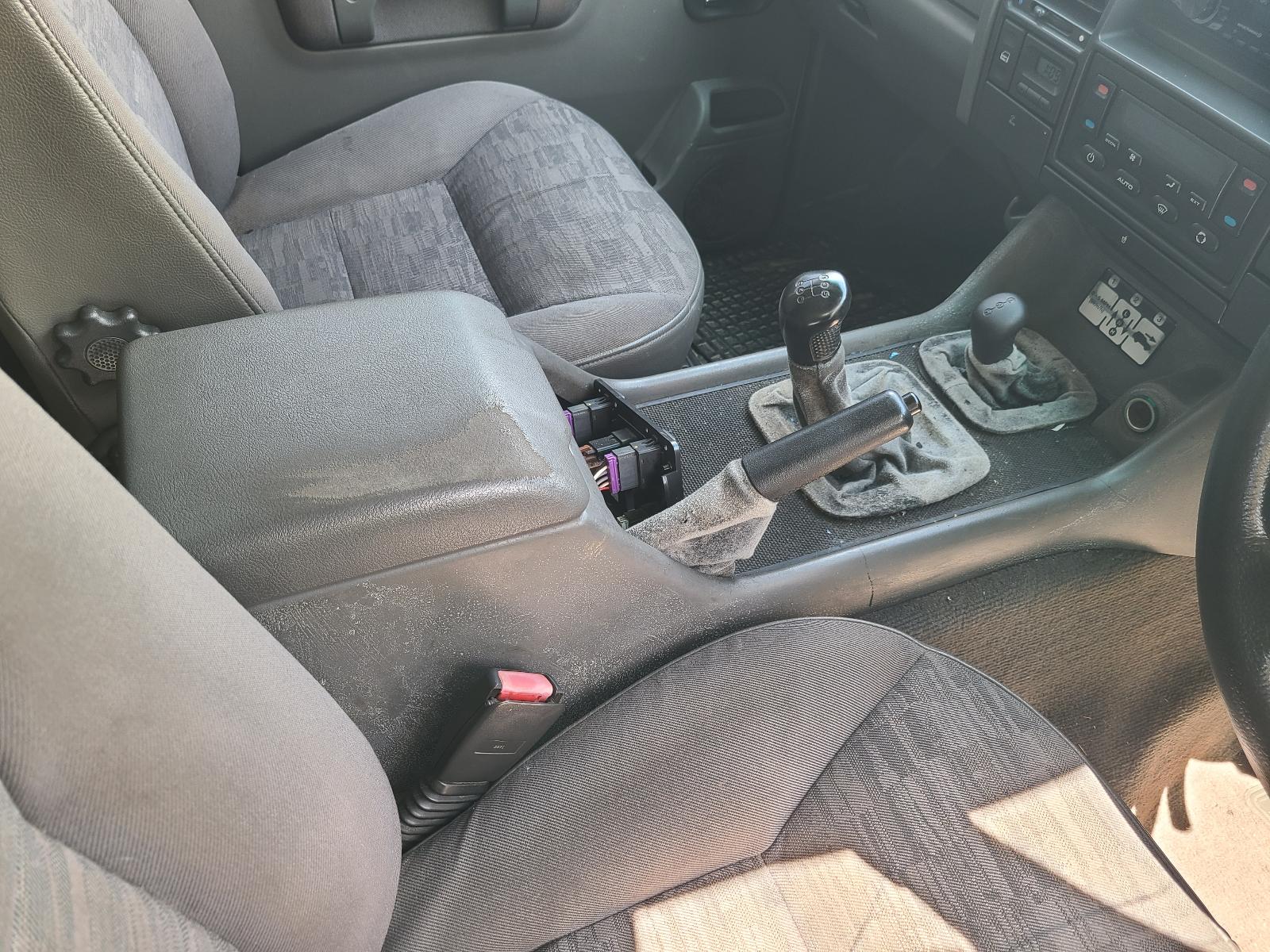 View Land Rover Discovery 2000 4 Door Station Wagon