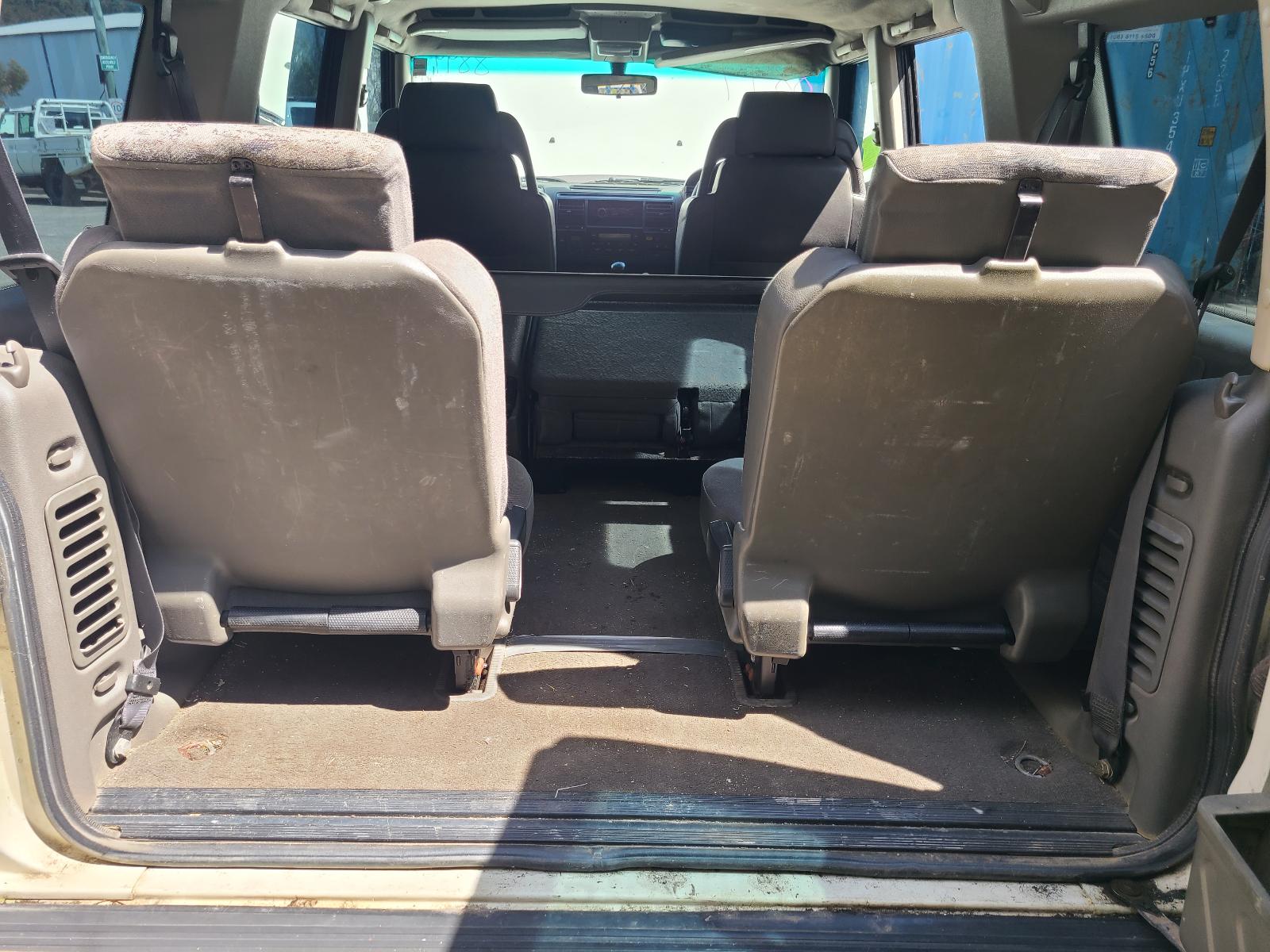 View Land Rover Discovery 2000 4 Door Station Wagon