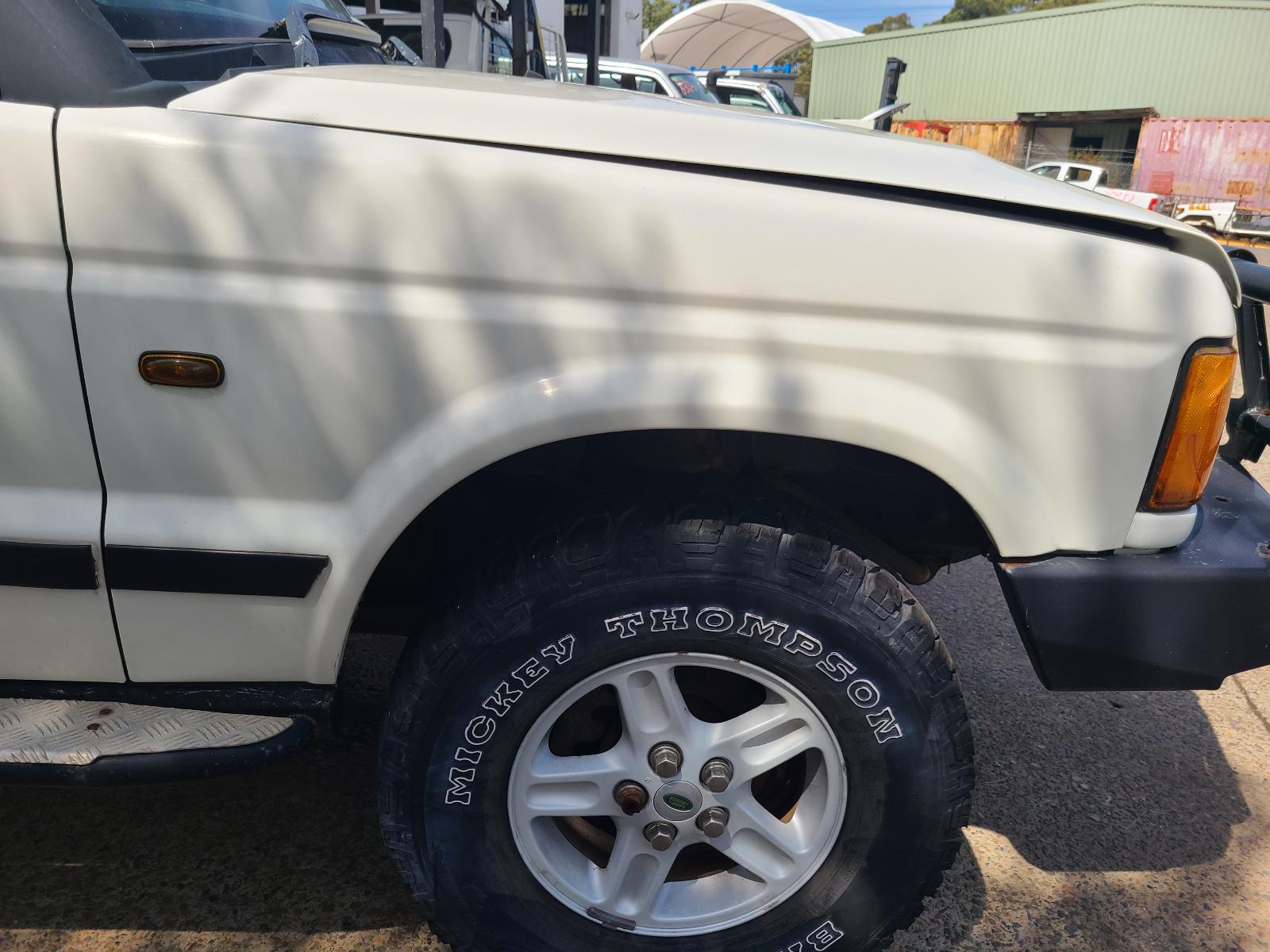 View Land Rover Discovery 2000 4 Door Station Wagon