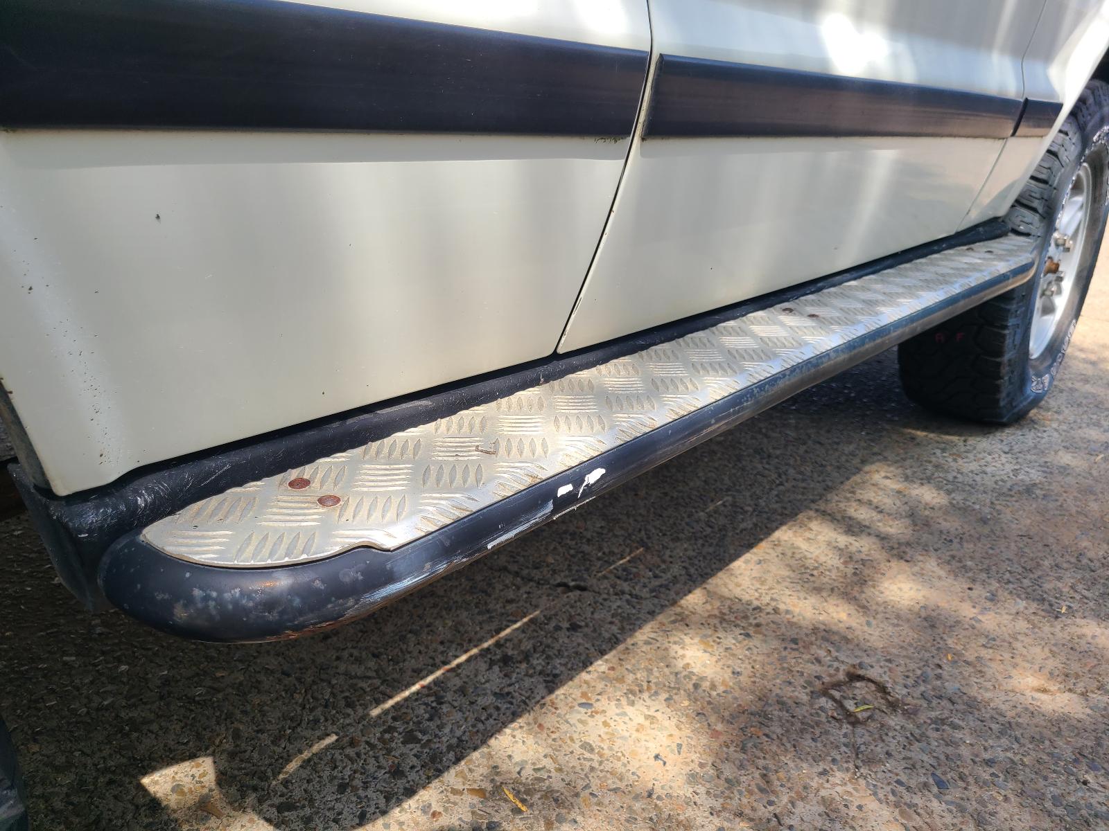 View Land Rover Discovery 2000 4 Door Station Wagon