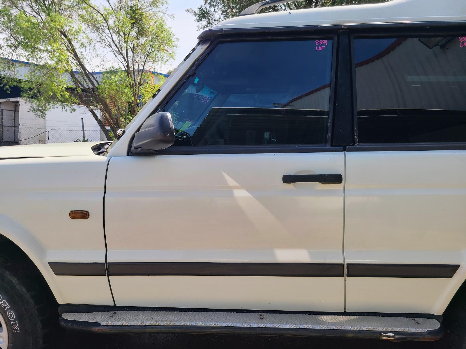 View Land Rover Discovery 2000 4 Door Station Wagon