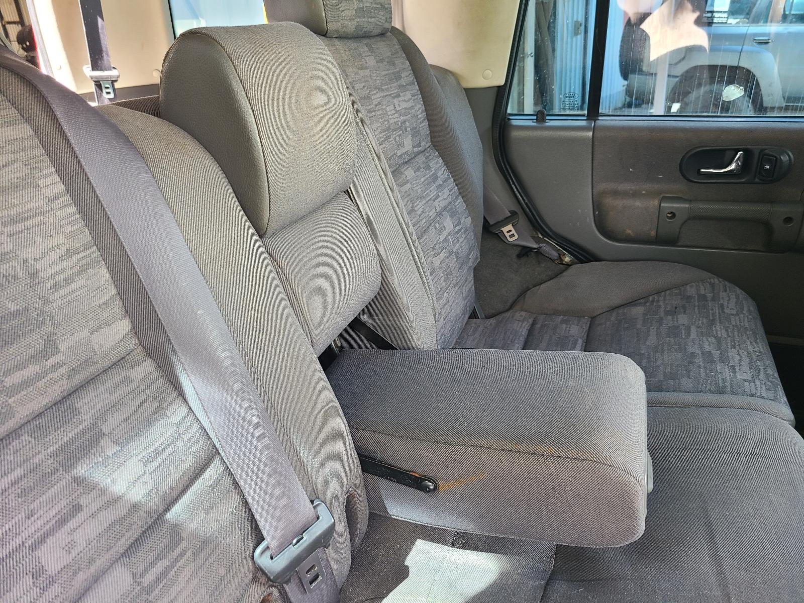 View Land Rover Discovery 2000 4 Door Station Wagon