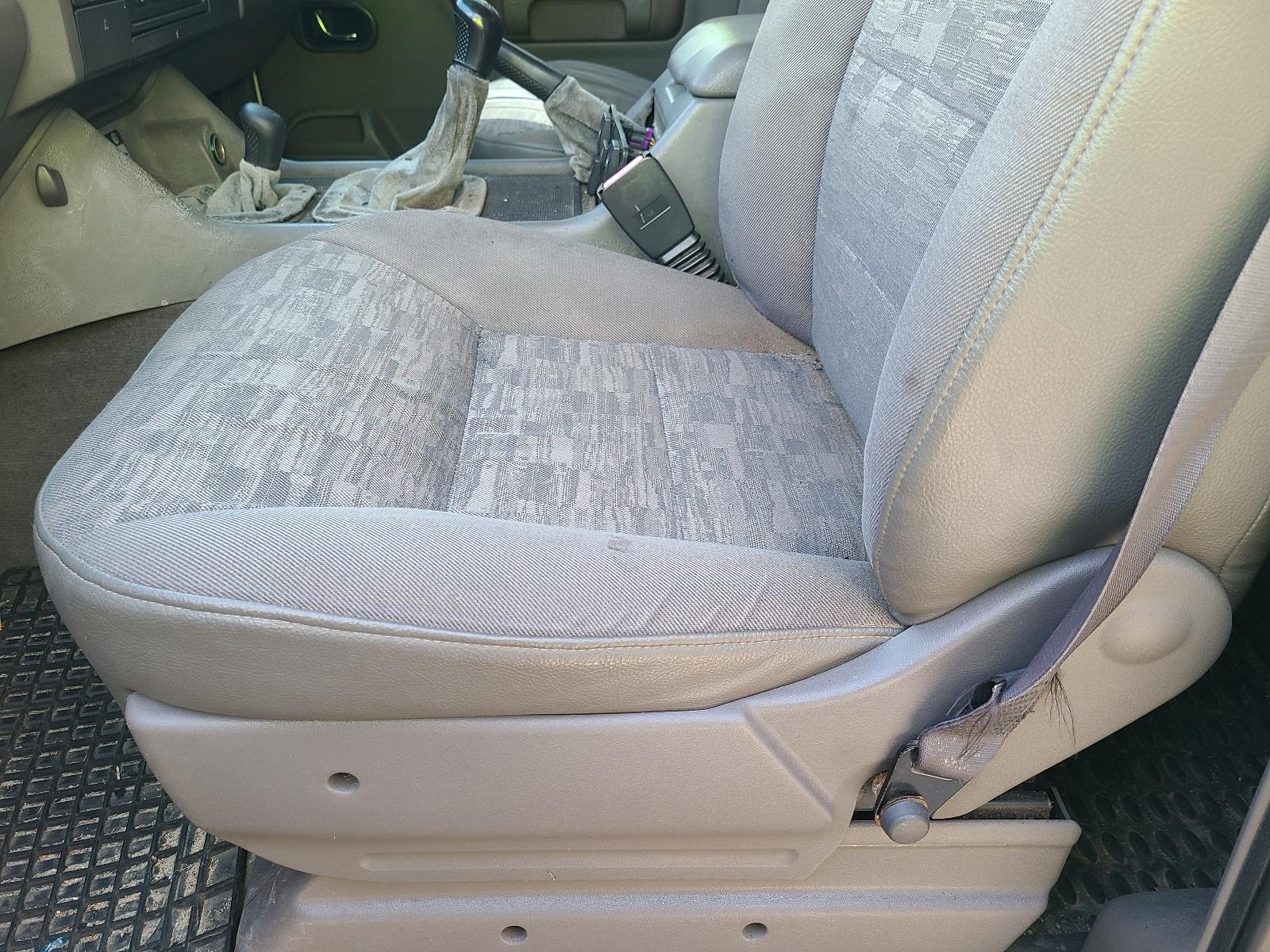 View Land Rover Discovery 2000 4 Door Station Wagon
