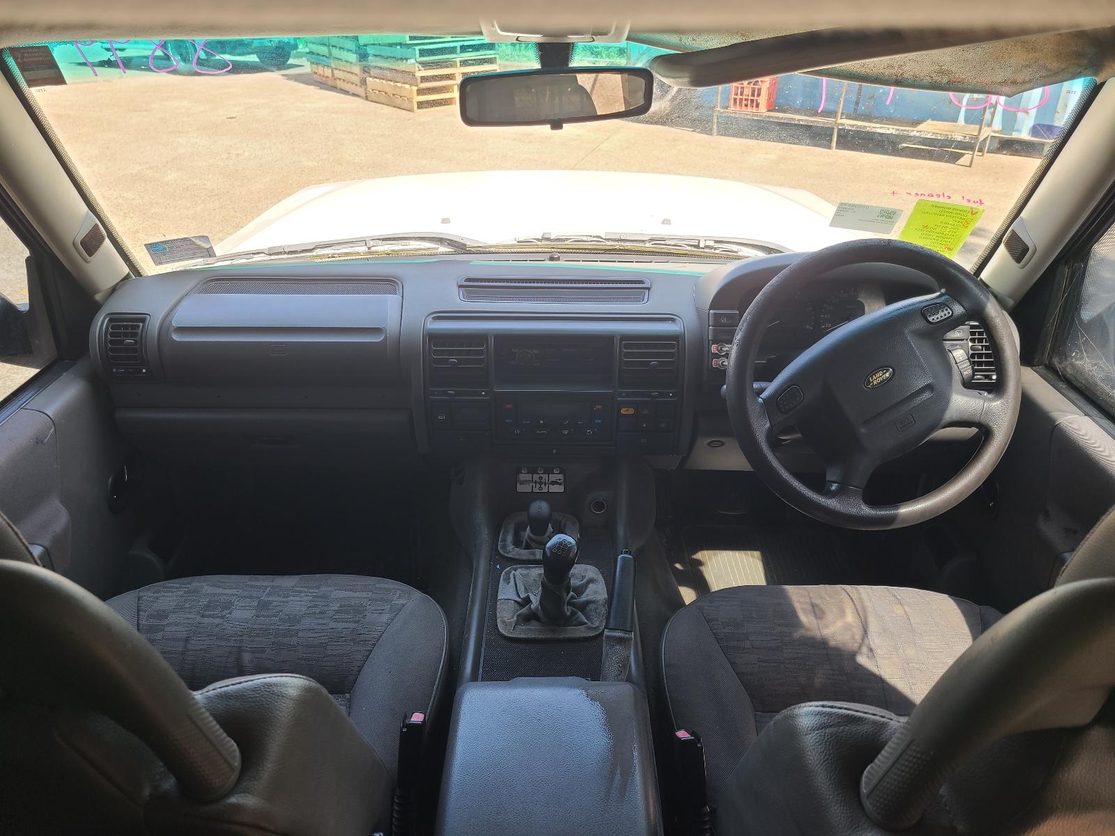 View Land Rover Discovery 2000 4 Door Station Wagon