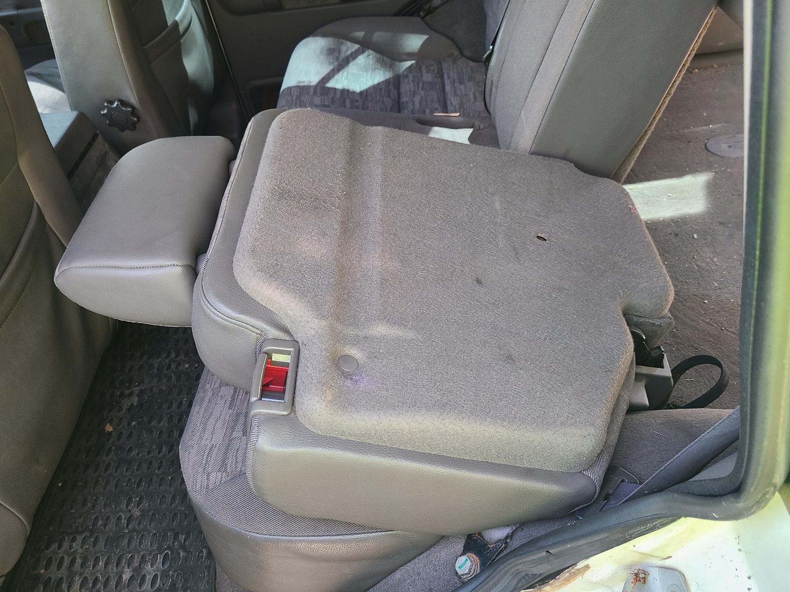 View Land Rover Discovery 2000 4 Door Station Wagon