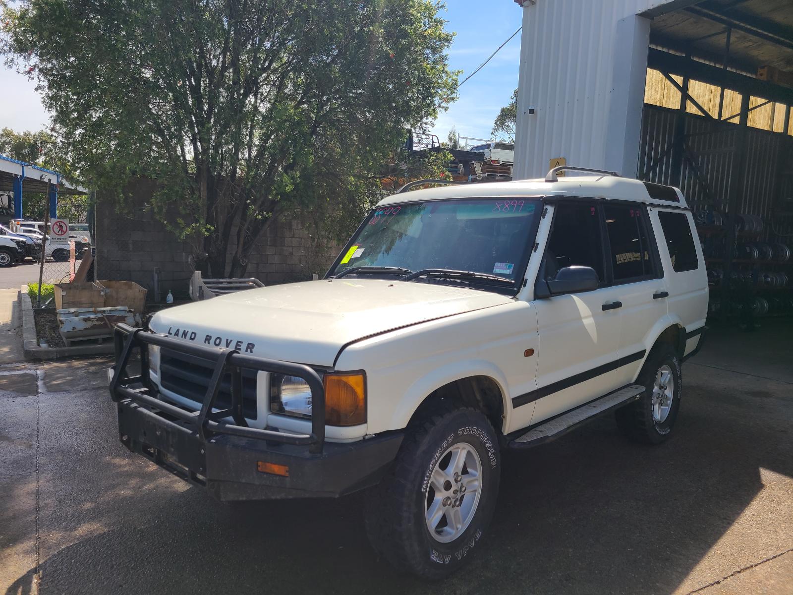 View Land Rover Discovery 2000 4 Door Station Wagon