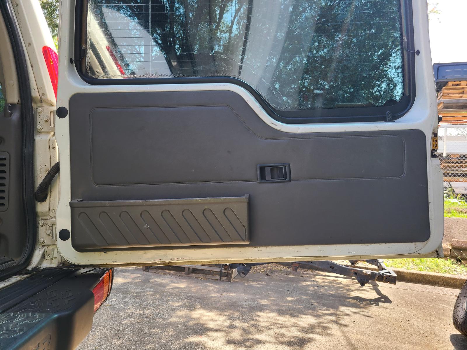 View Land Rover Discovery 2000 4 Door Station Wagon
