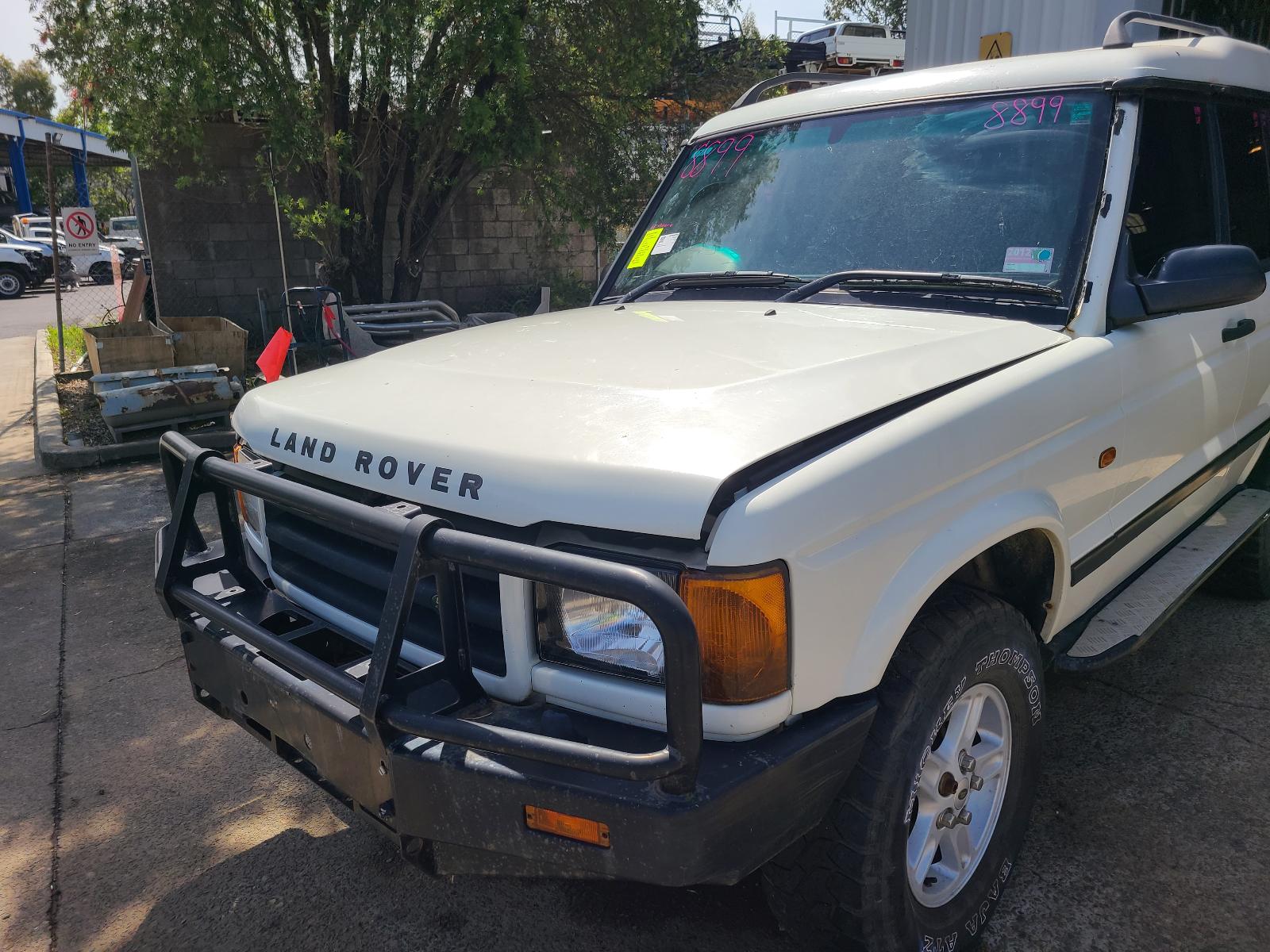 View Land Rover Discovery 2000 4 Door Station Wagon
