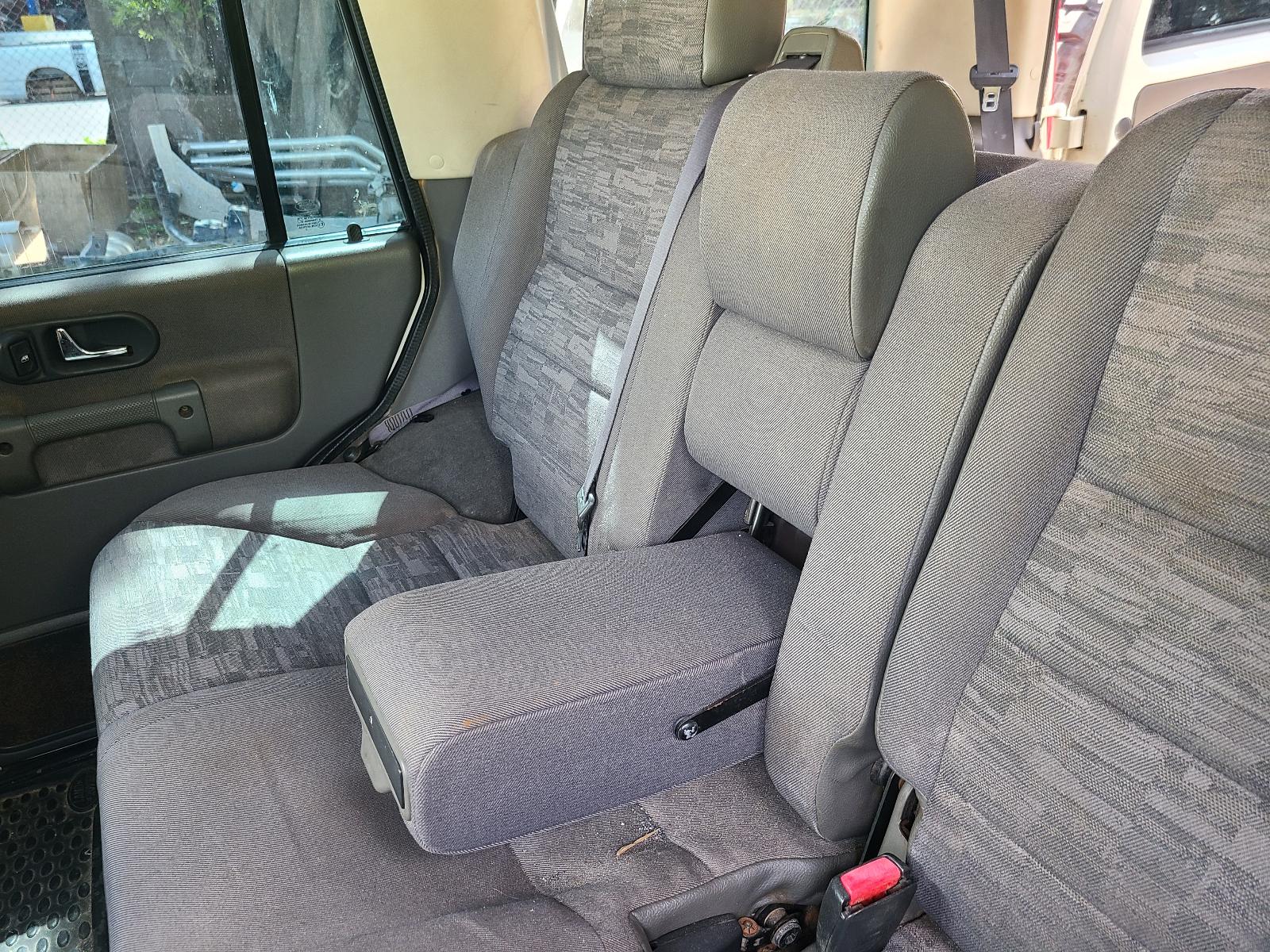 View Land Rover Discovery 2000 4 Door Station Wagon