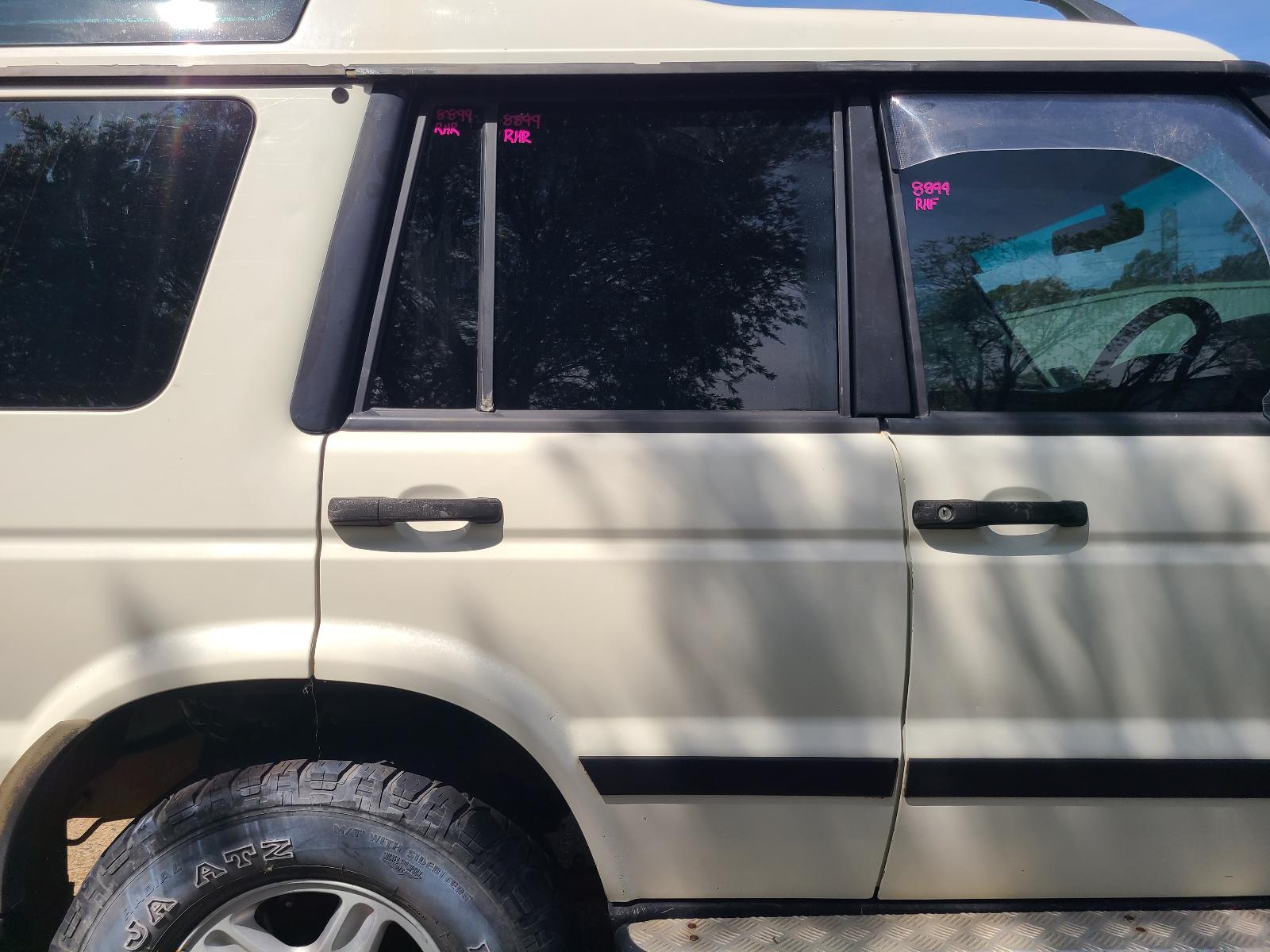 View Land Rover Discovery 2000 4 Door Station Wagon