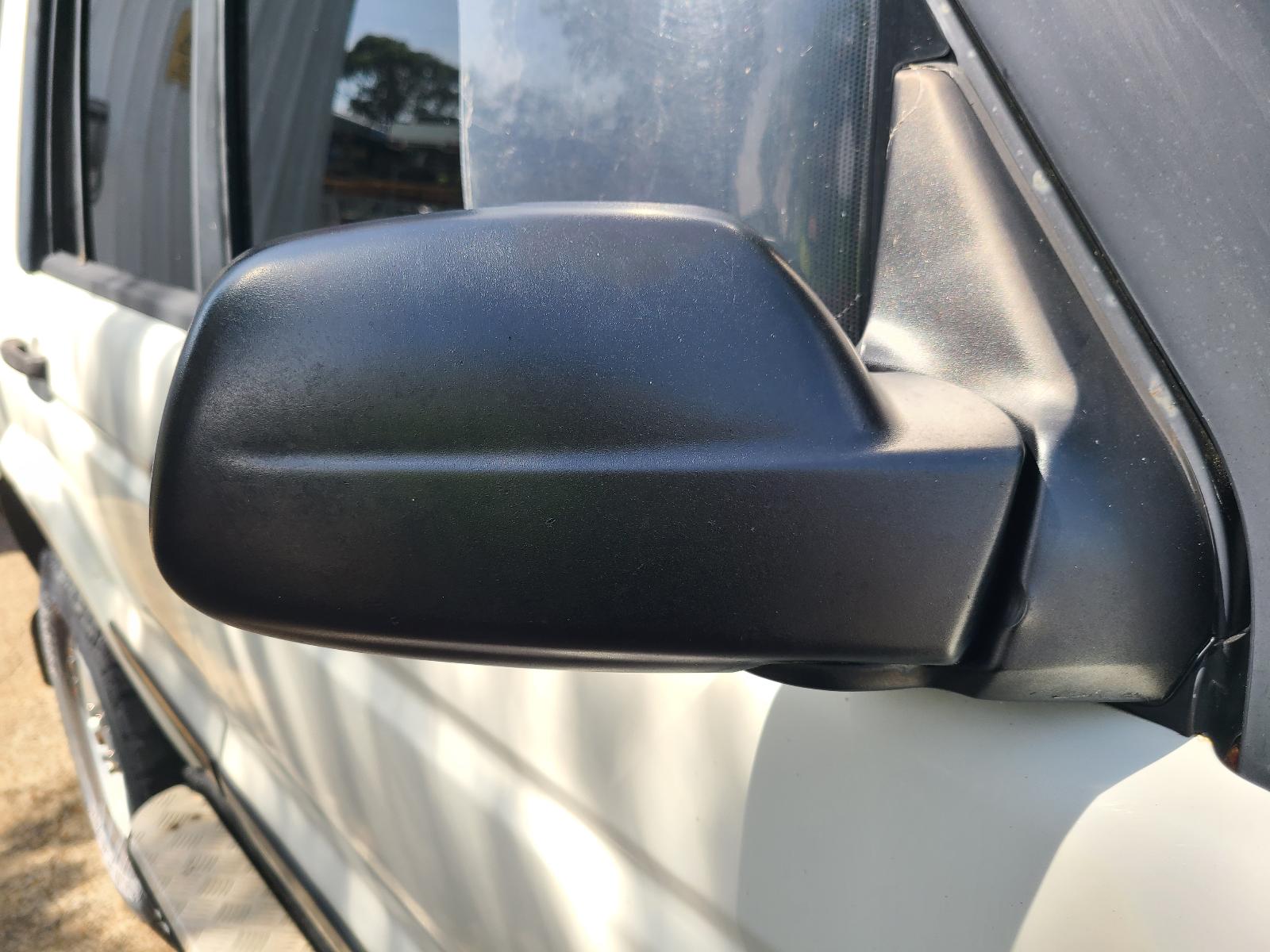 View Land Rover Discovery 2000 4 Door Station Wagon