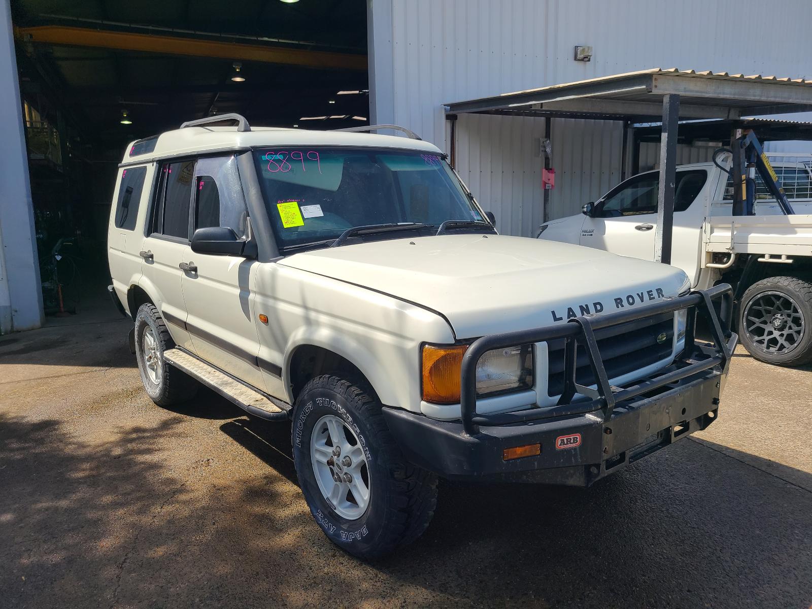 View Land Rover Discovery 2000 4 Door Station Wagon