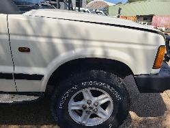 View Land Rover Discovery 2000 4 Door Station Wagon