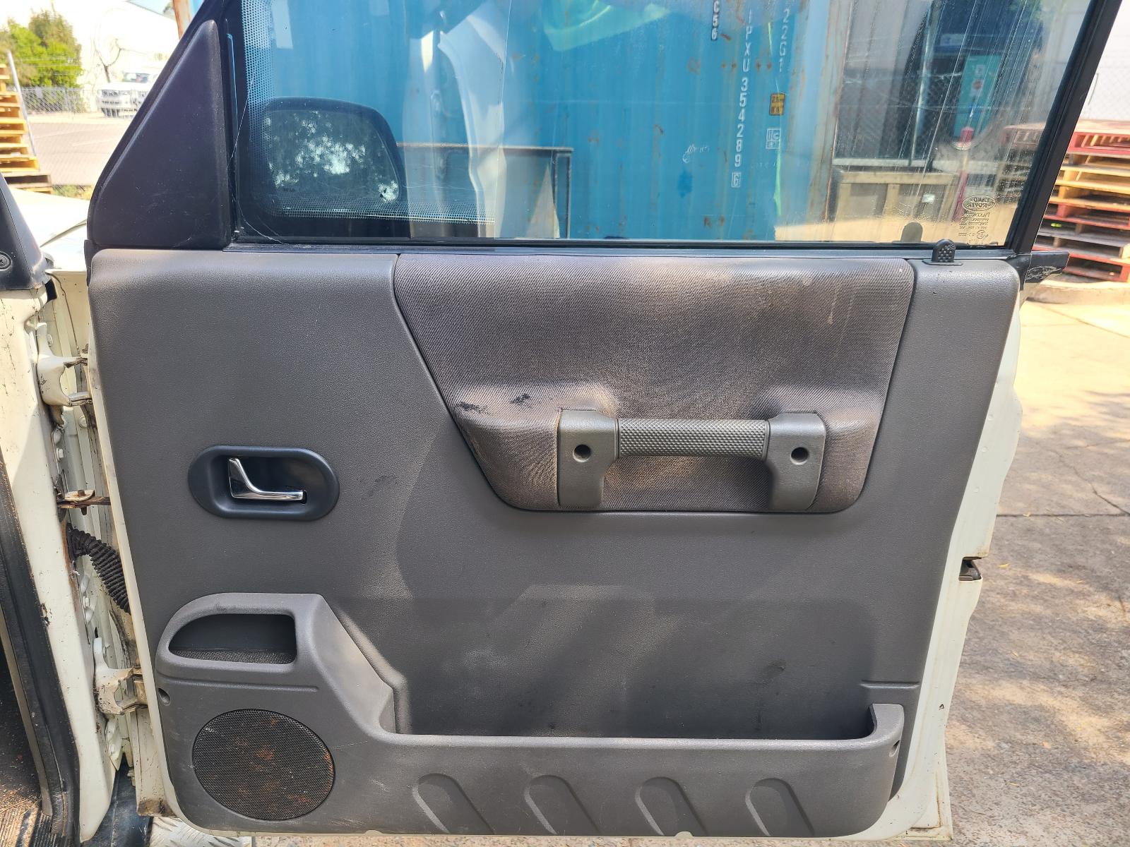 View Land Rover Discovery 2000 4 Door Station Wagon