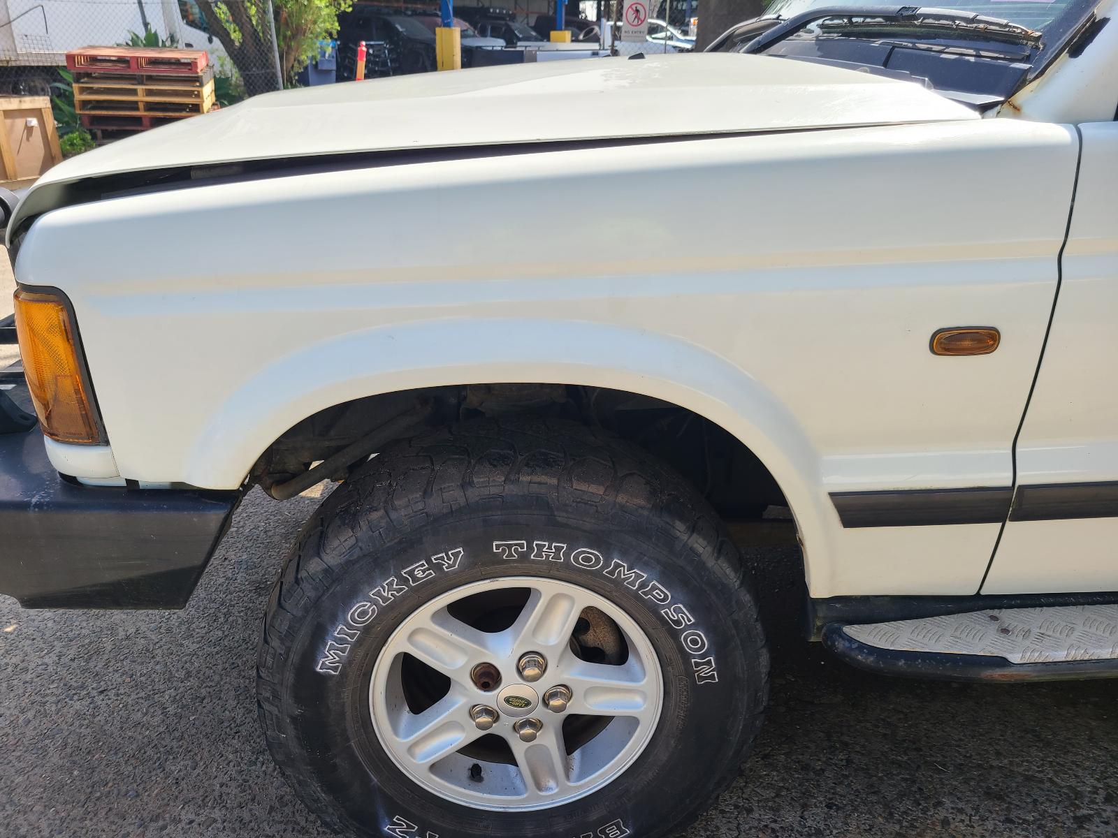 View Land Rover Discovery 2000 4 Door Station Wagon