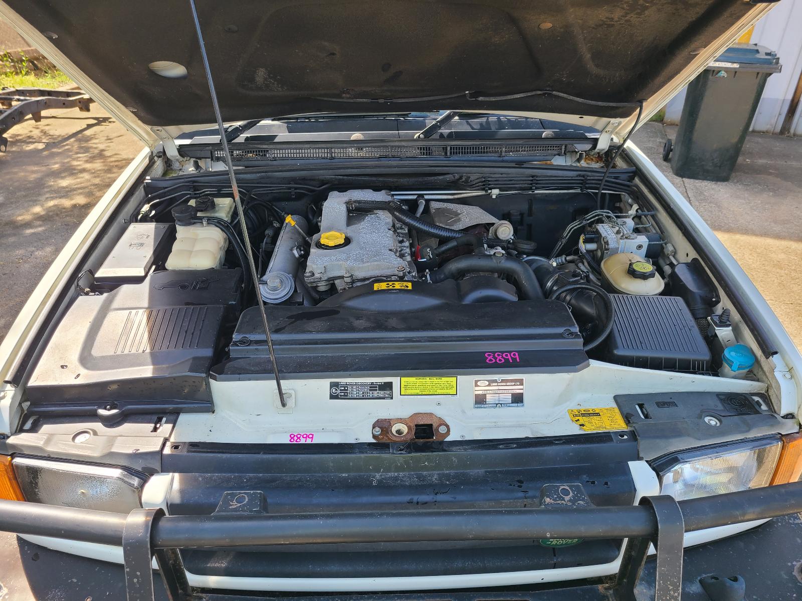 View Land Rover Discovery 2000 4 Door Station Wagon