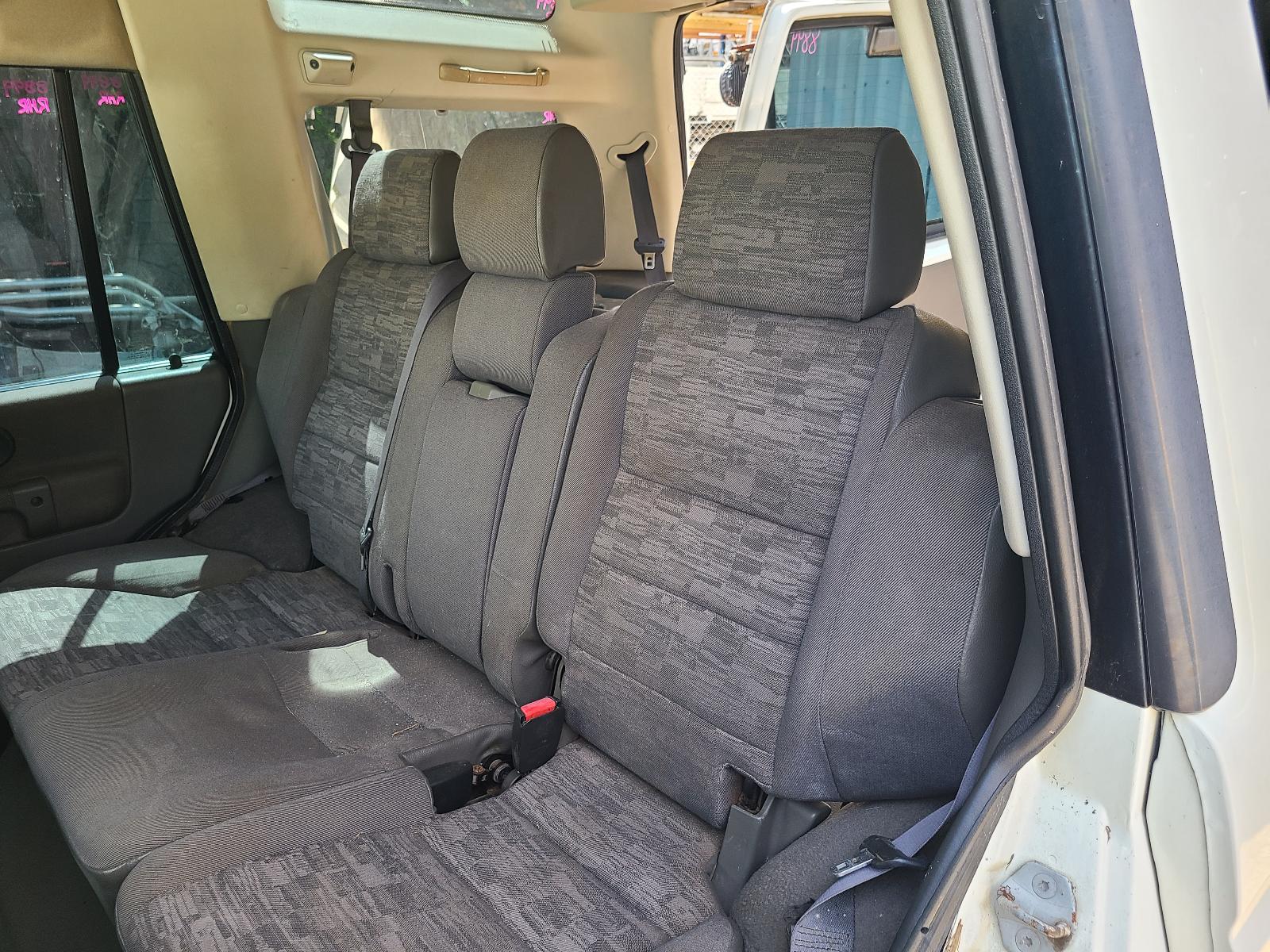 View Land Rover Discovery 2000 4 Door Station Wagon