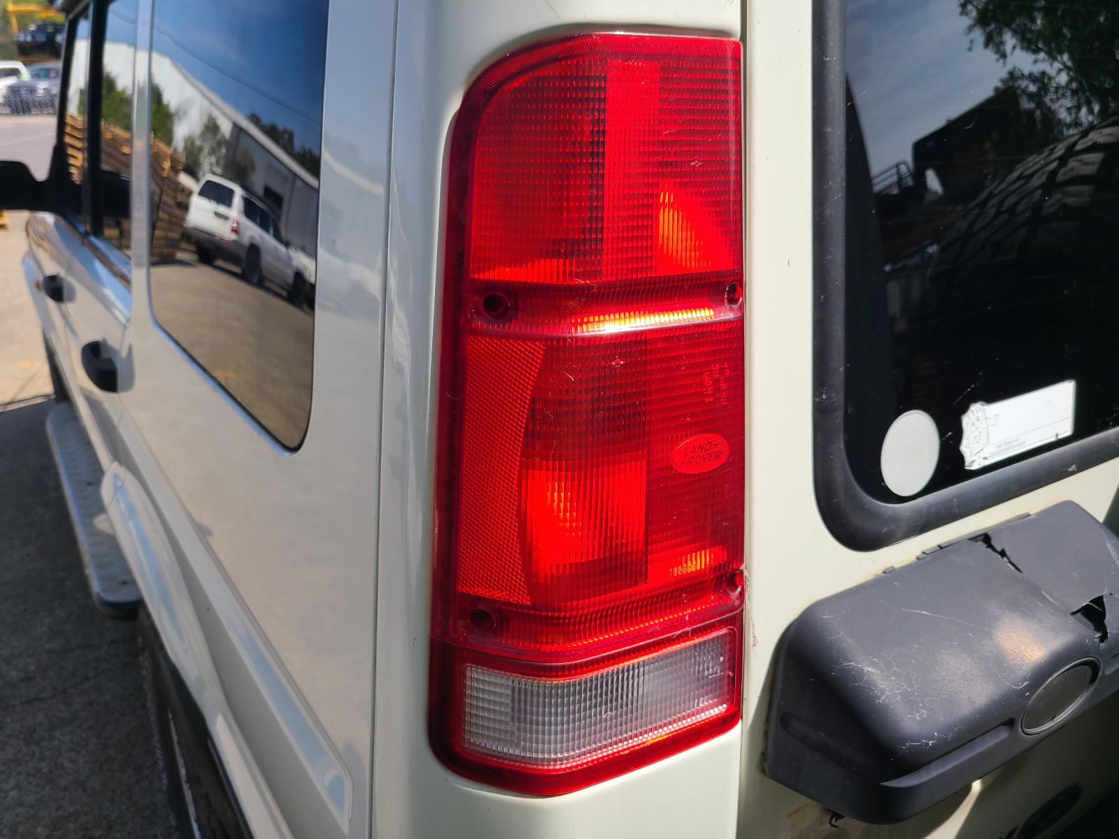 View Land Rover Discovery 2000 4 Door Station Wagon