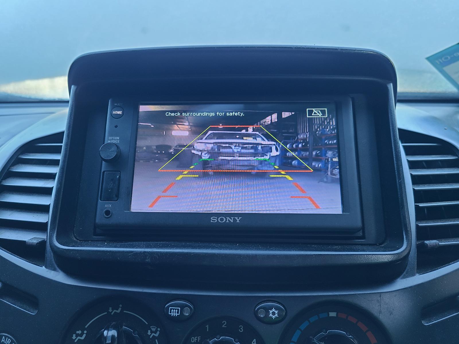View Mitsubishi Triton 2012  