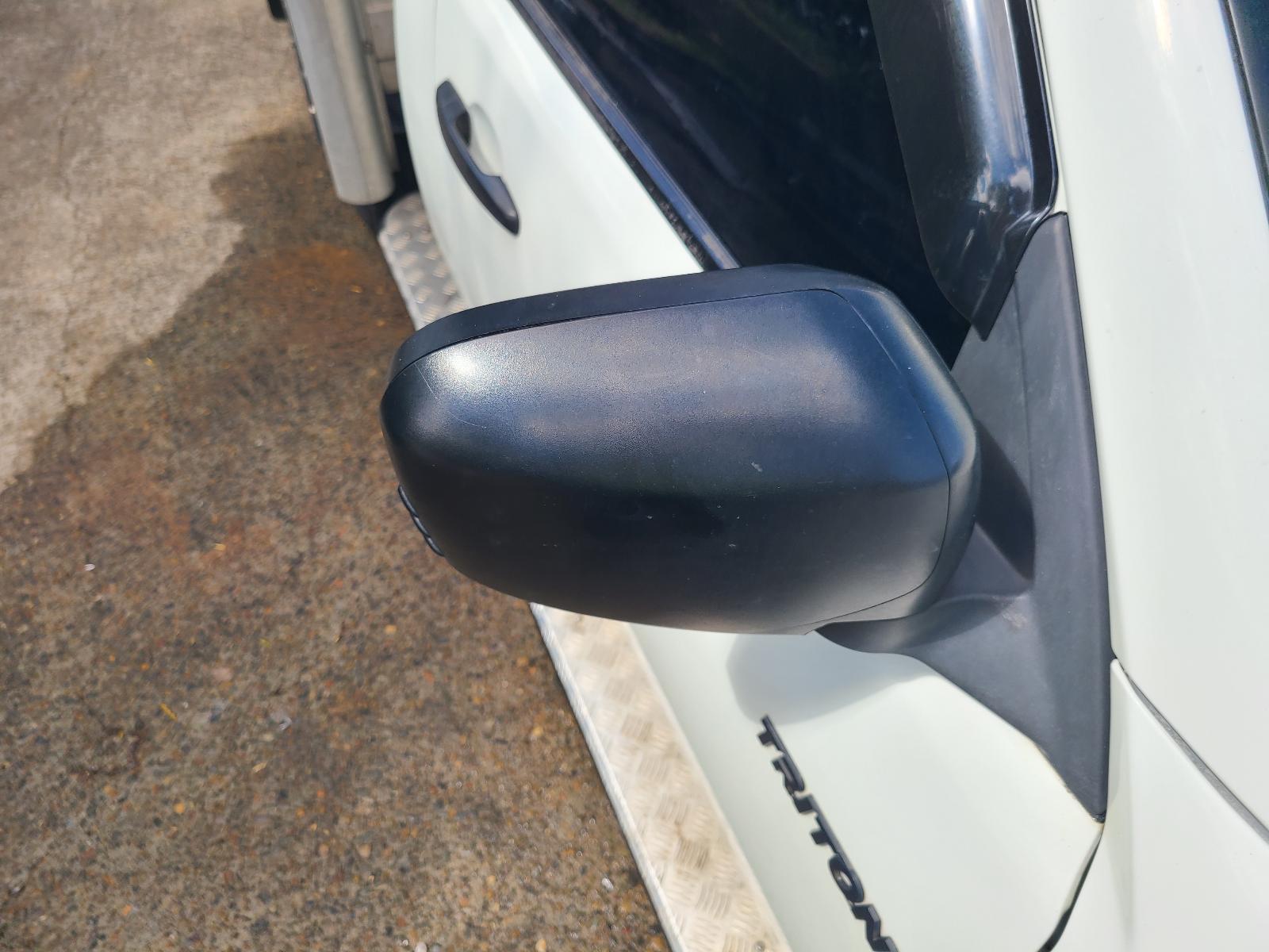 View Mitsubishi Triton 2012  