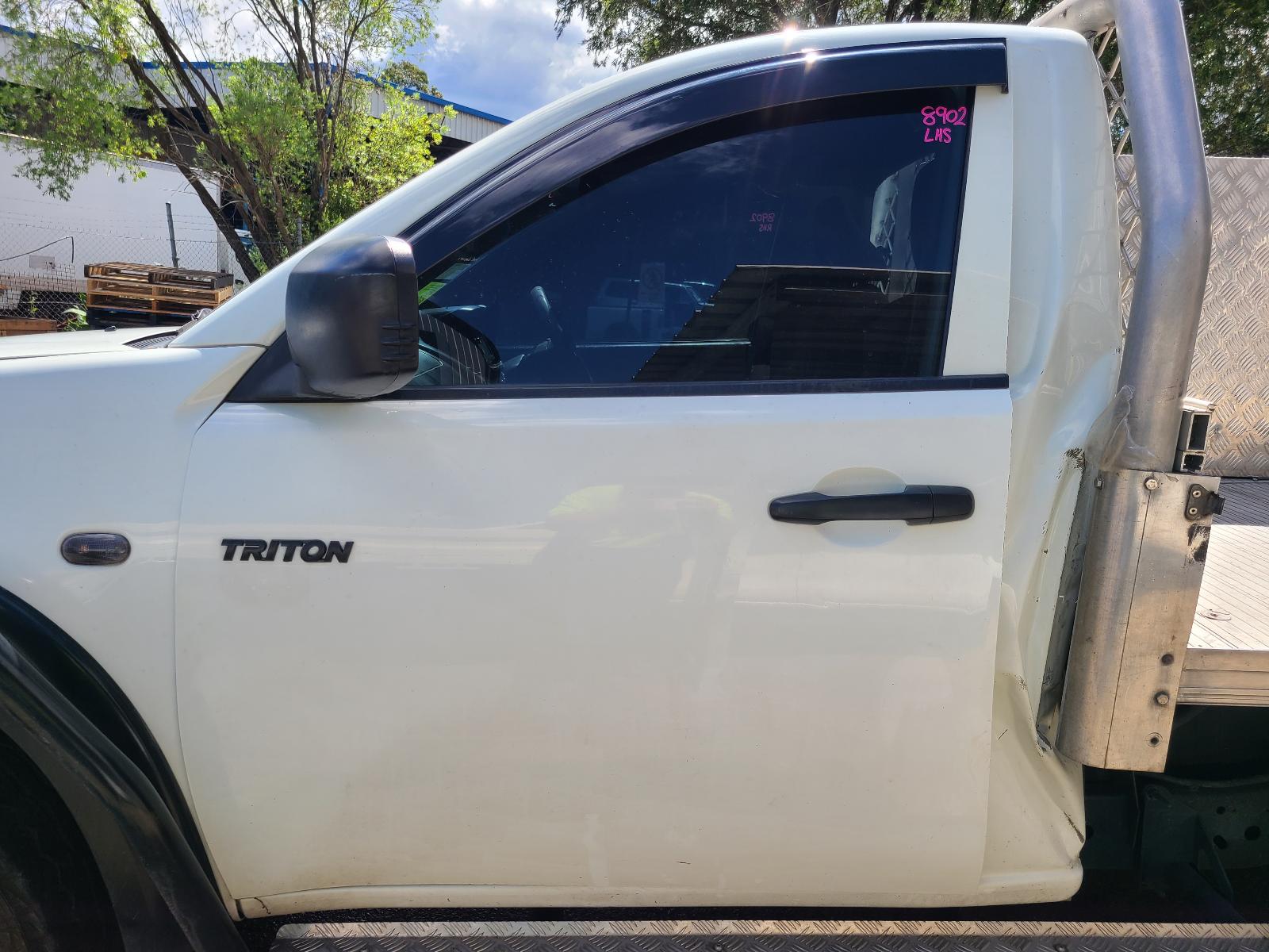 View Mitsubishi Triton 2012  