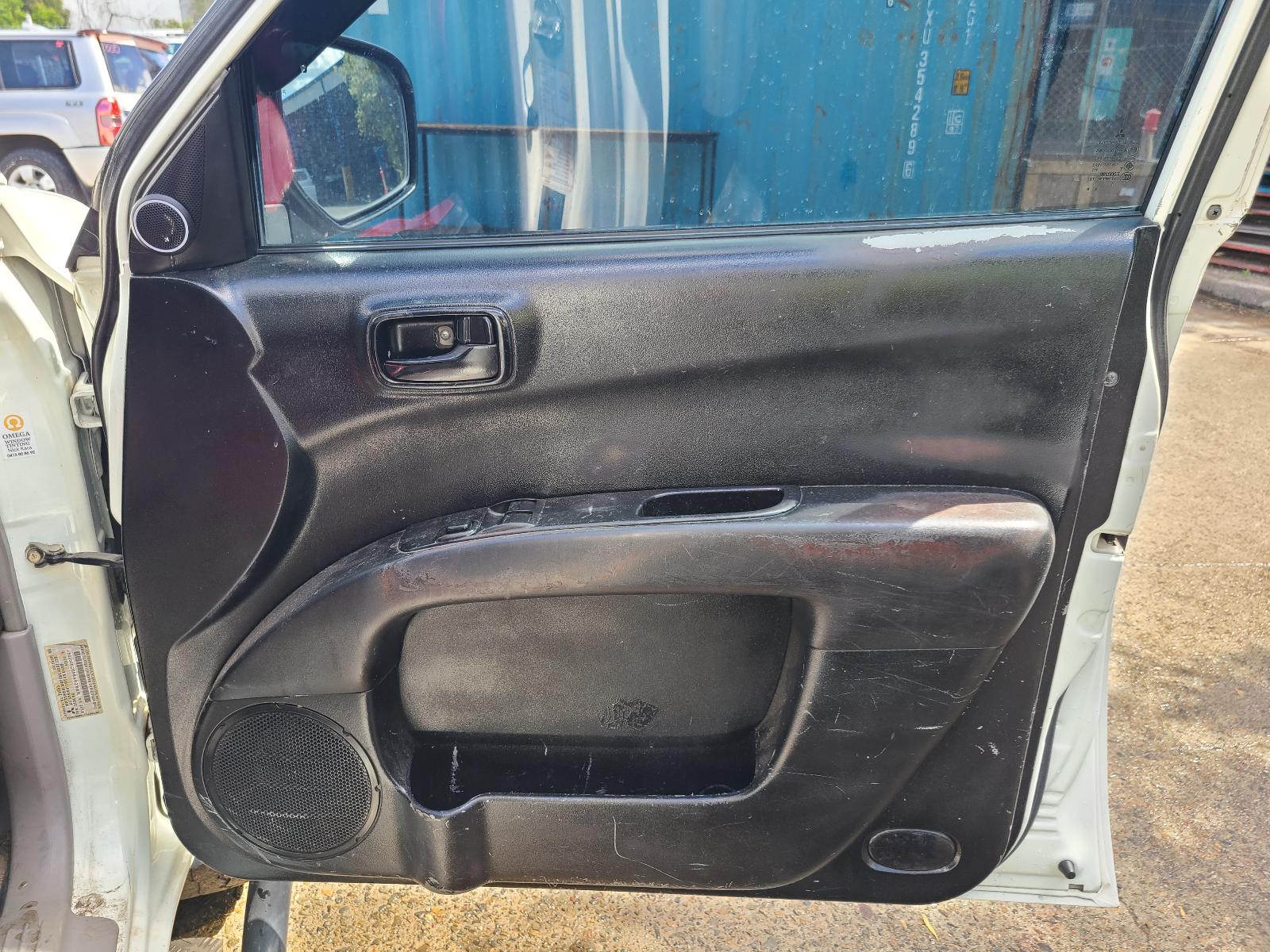 View Mitsubishi Triton 2012  