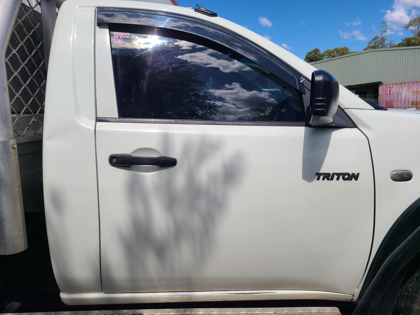 View Mitsubishi Triton 2012  