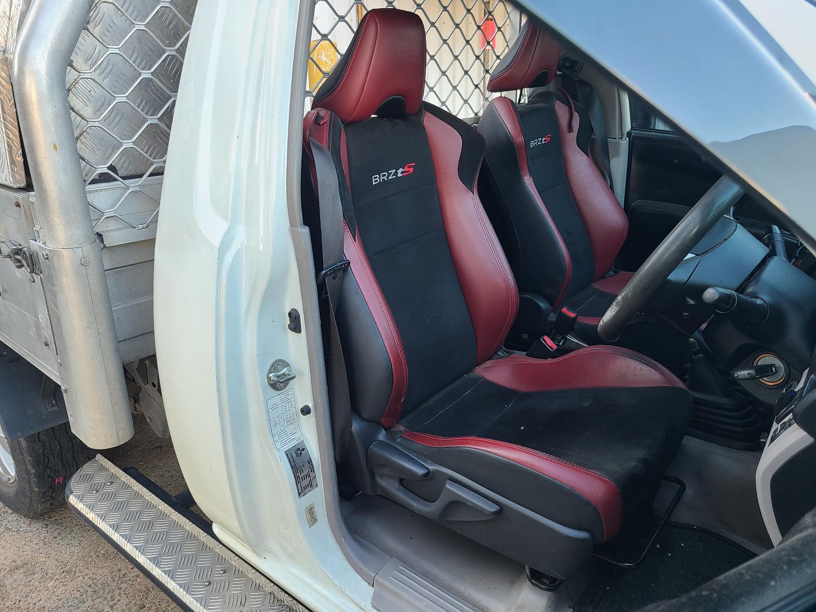 View Mitsubishi Triton 2012  