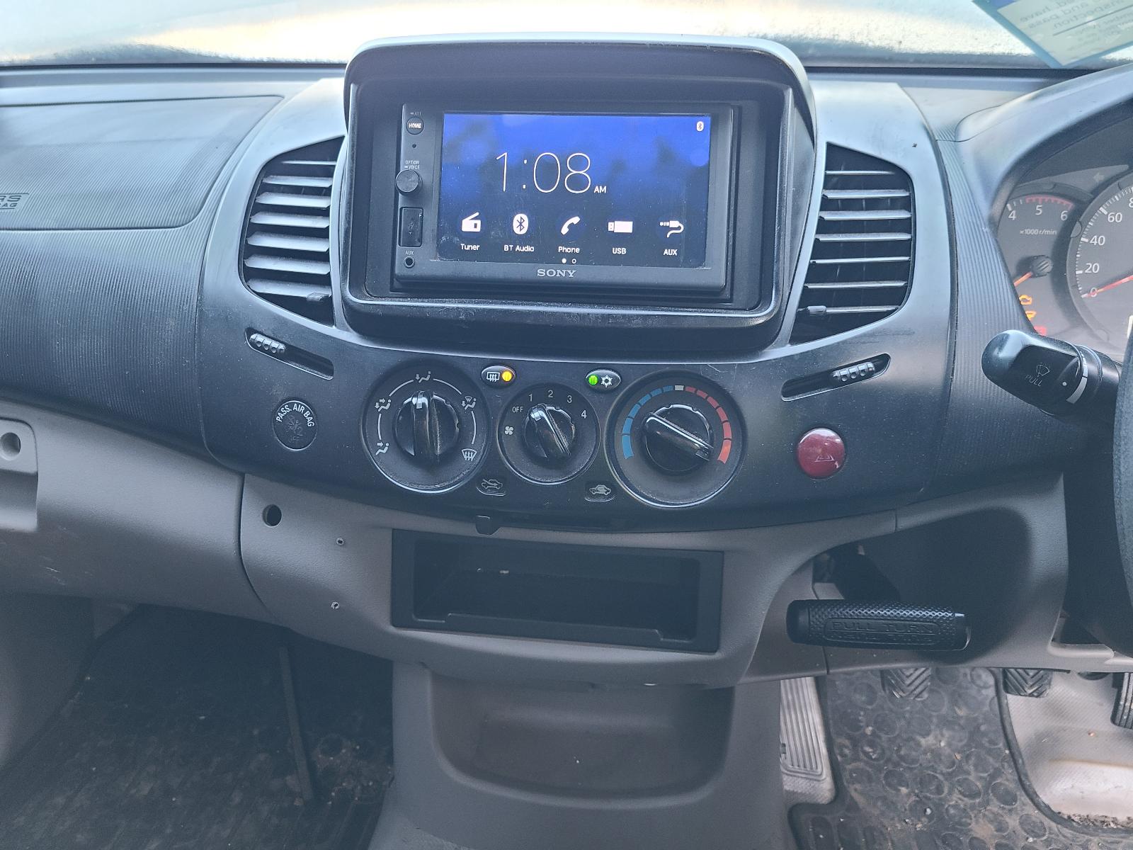 View Mitsubishi Triton 2012  