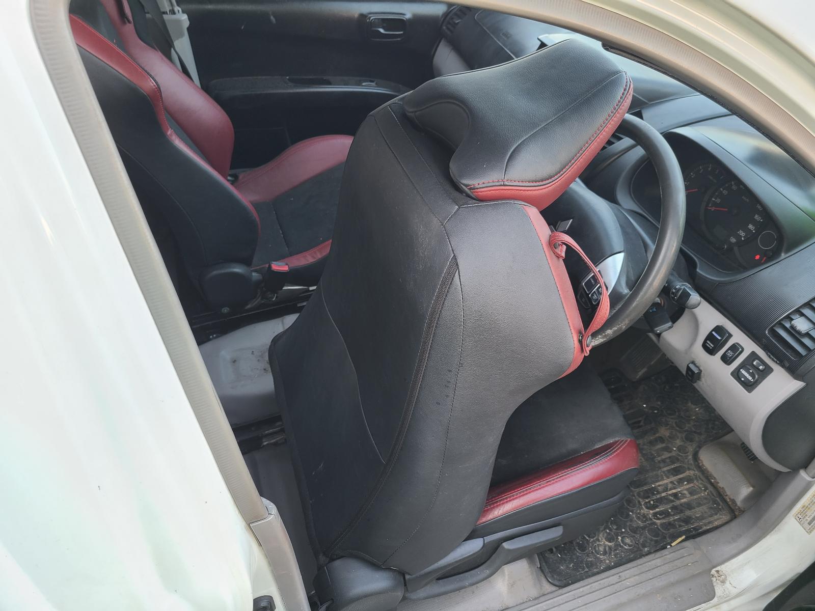 View Mitsubishi Triton 2012  