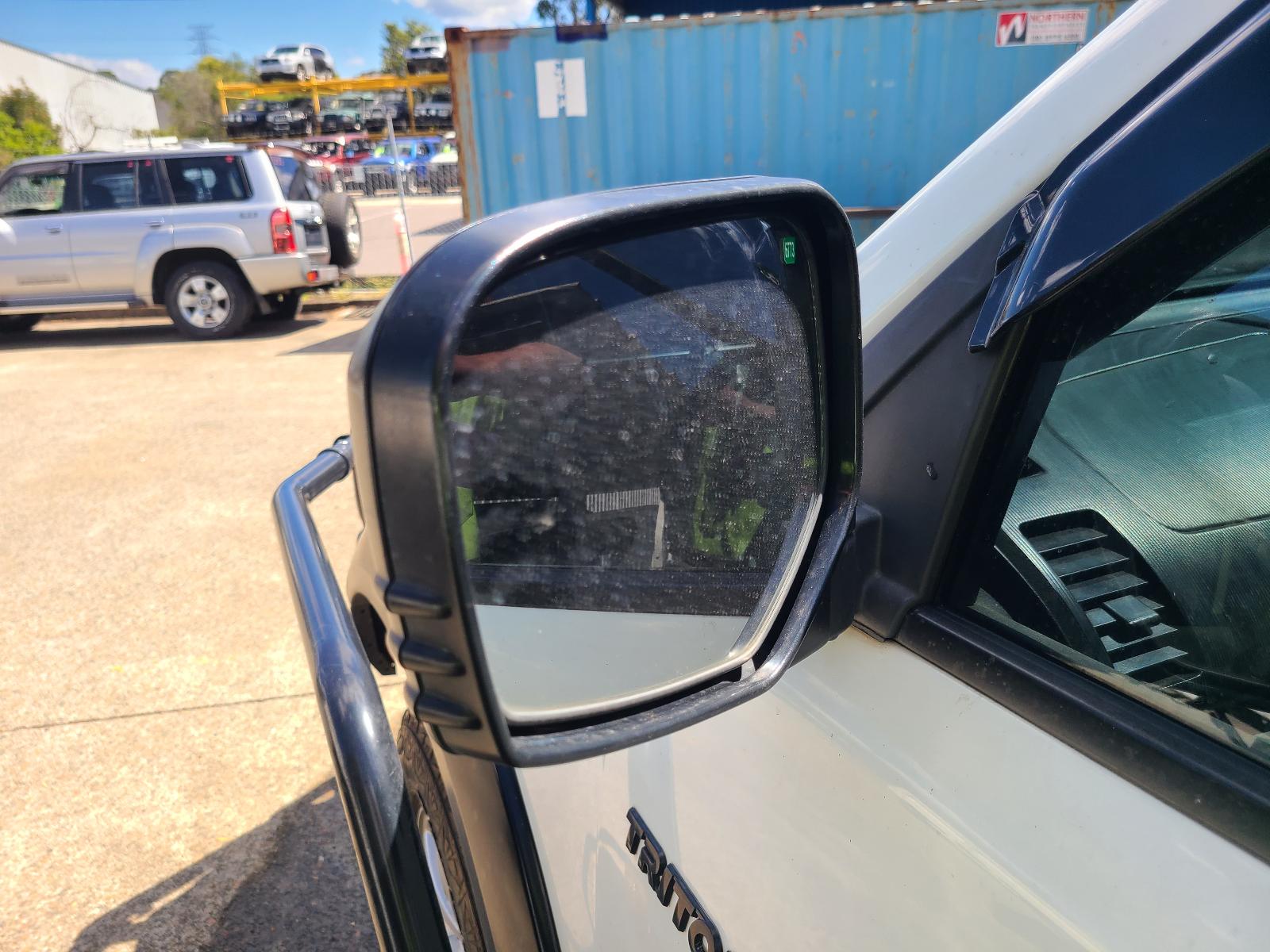 View Mitsubishi Triton 2012  