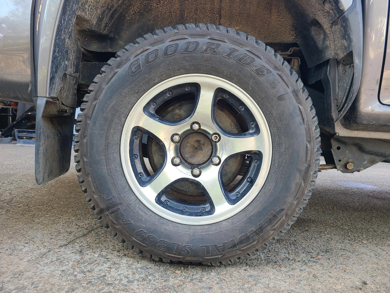 View Holden Colorado 2010  