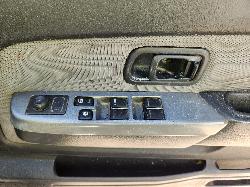 View Nissan Navara 2004 4 Door Utility