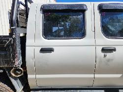 View Nissan Navara 2004 4 Door Utility