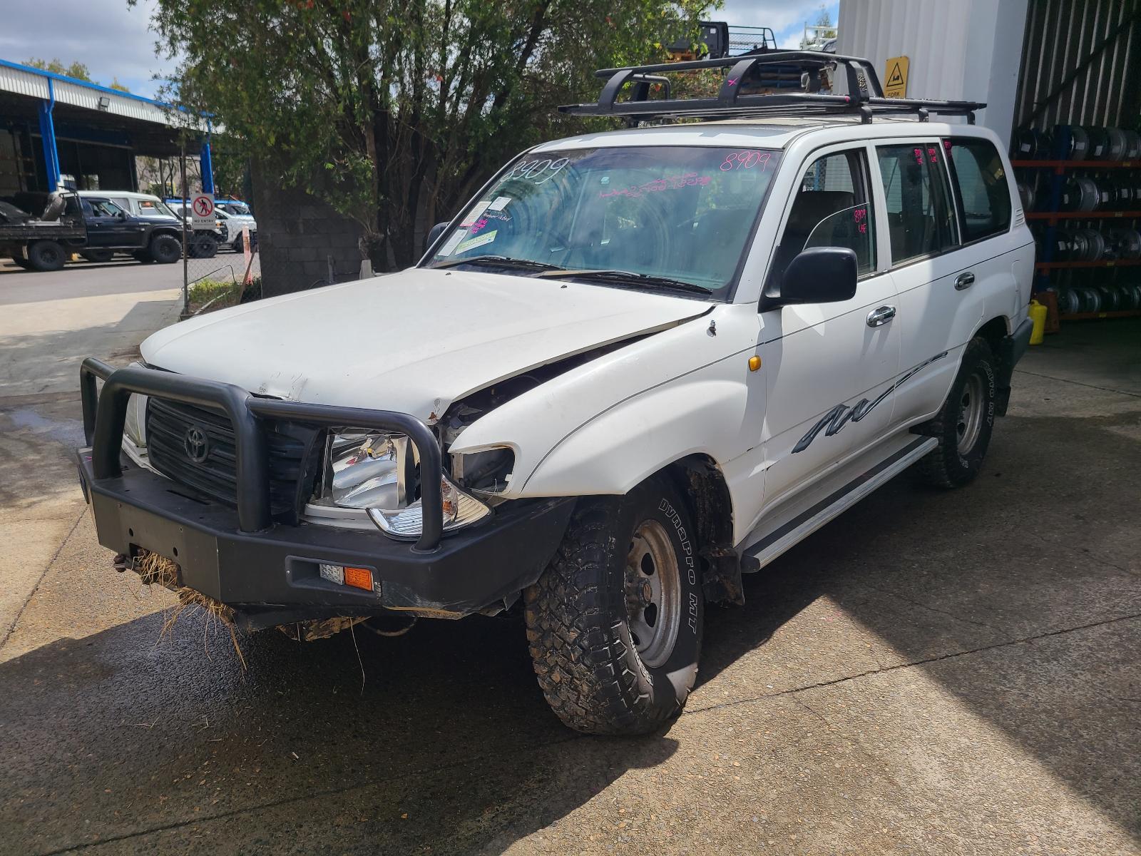 Image for a Toyota Landcruiser 2002 4 Door Station Wagon