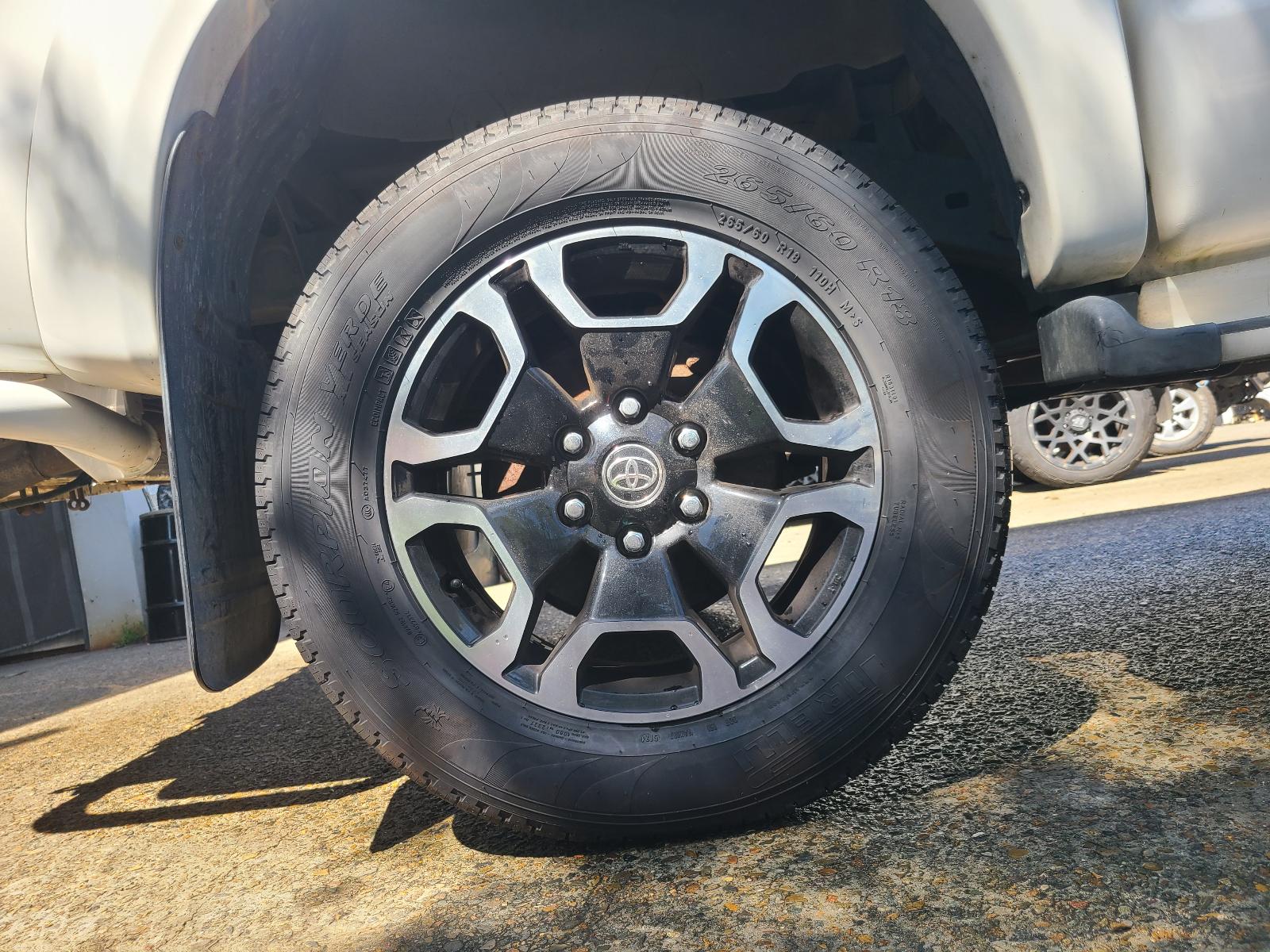 View Toyota Hilux 2011  