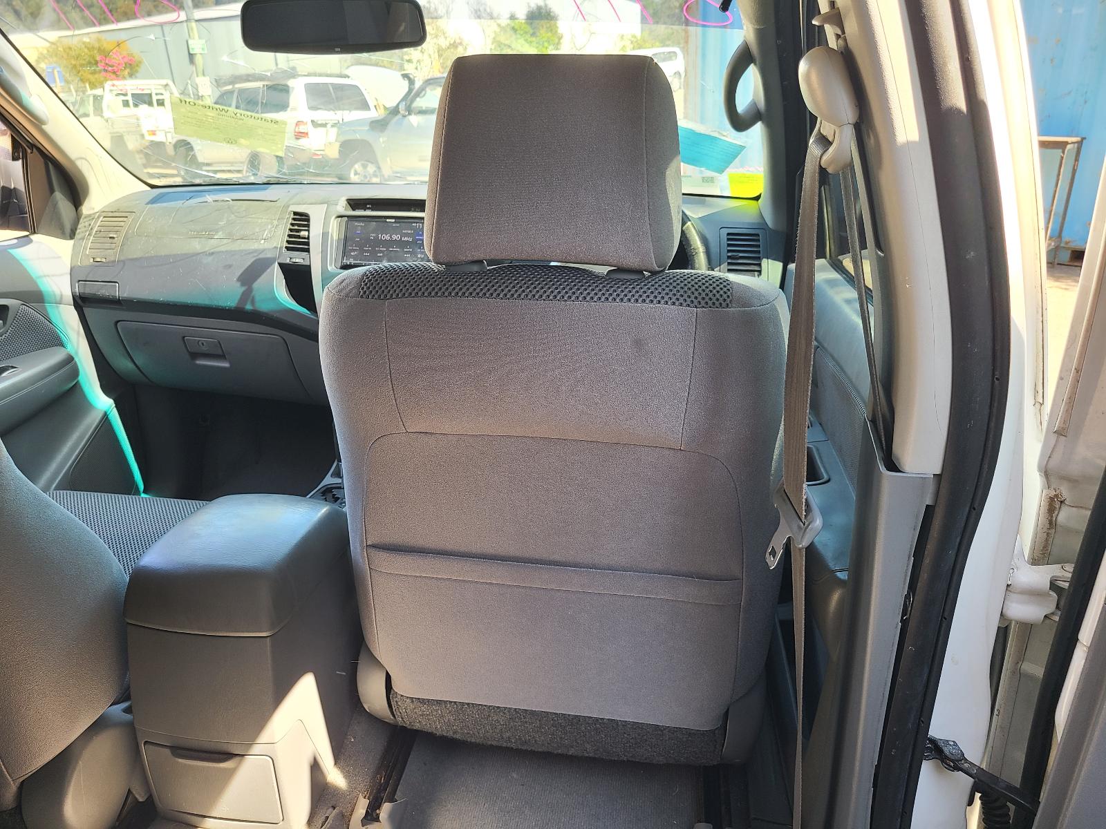 View Toyota Hilux 2011  