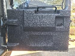 View Land Rover Defender 2013