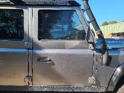 View Land Rover Defender 2013