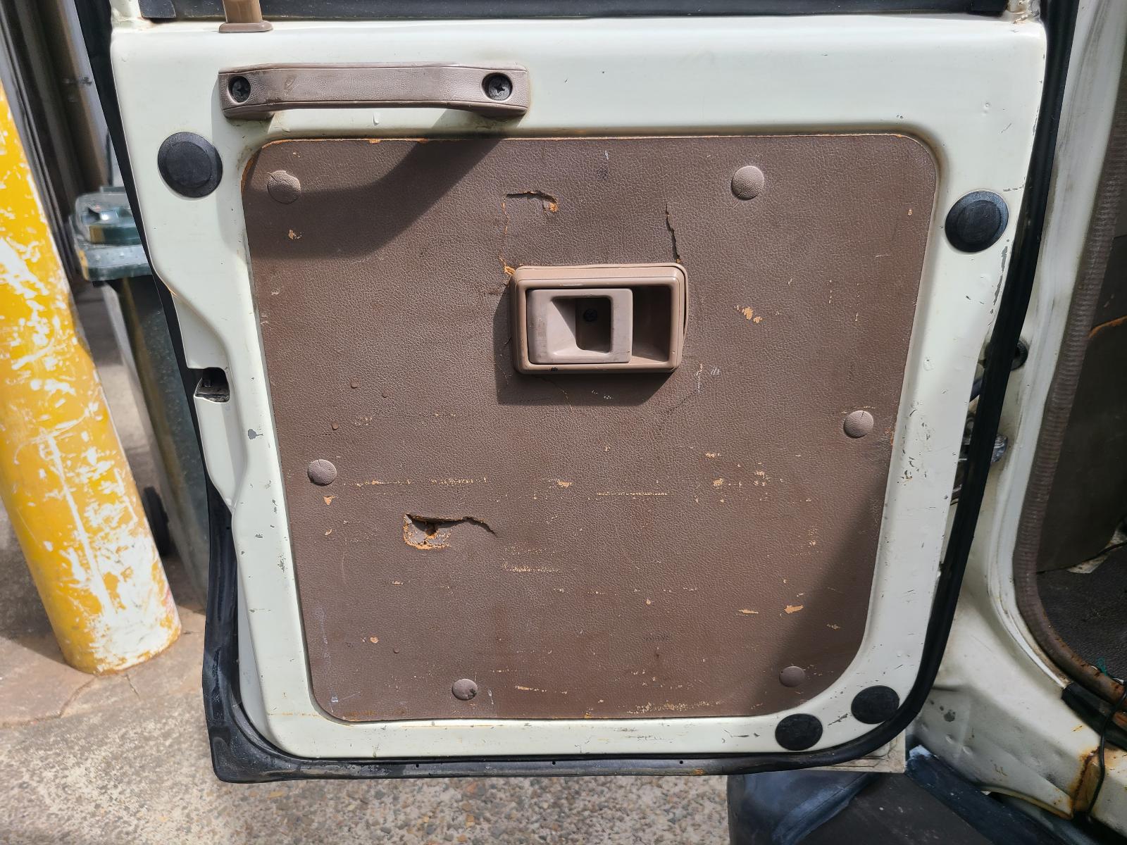 View Toyota Landcruiser 1990 2 Door Station Wagon
