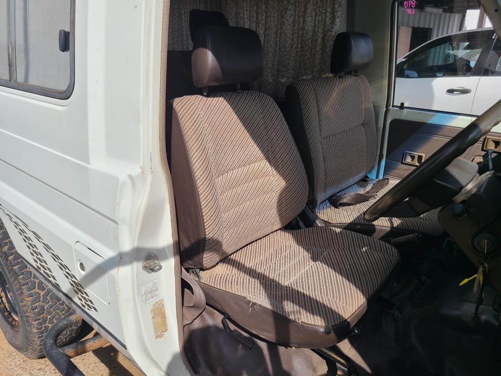 View Toyota Landcruiser 1990 2 Door Station Wagon