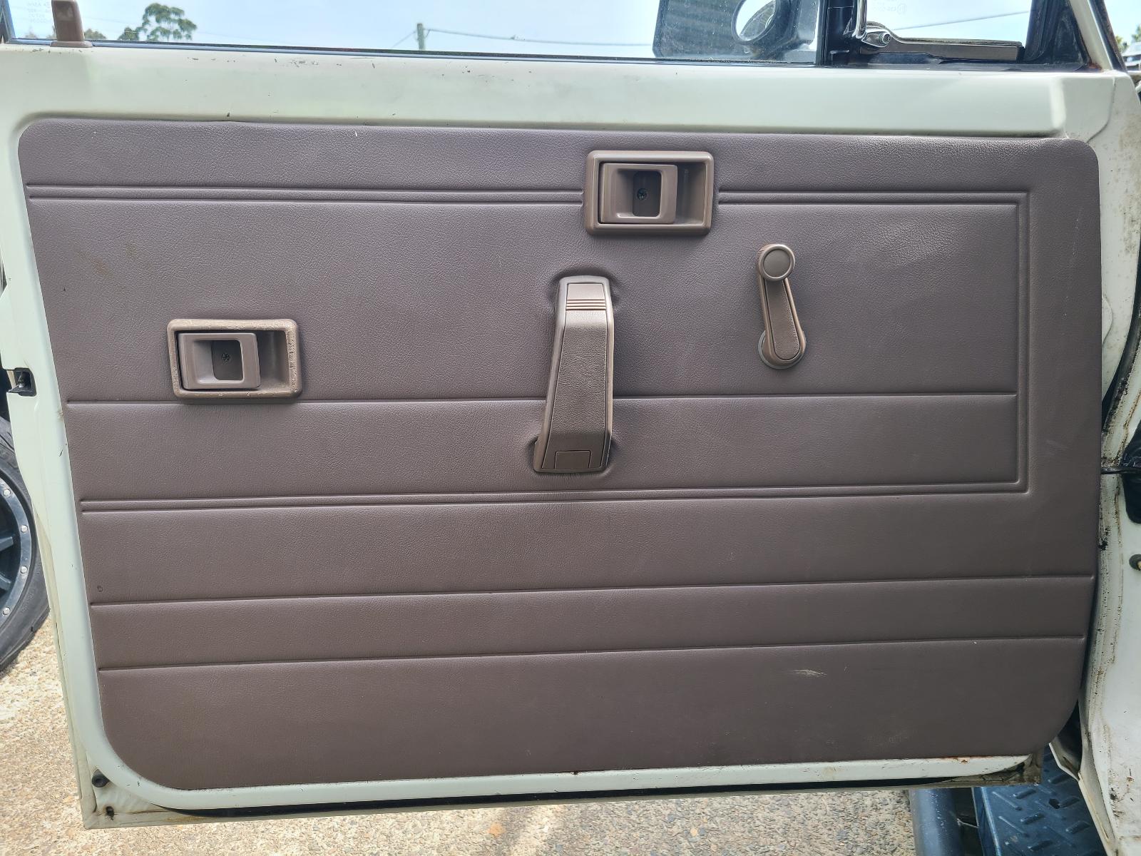 View Toyota Landcruiser 1990 2 Door Station Wagon